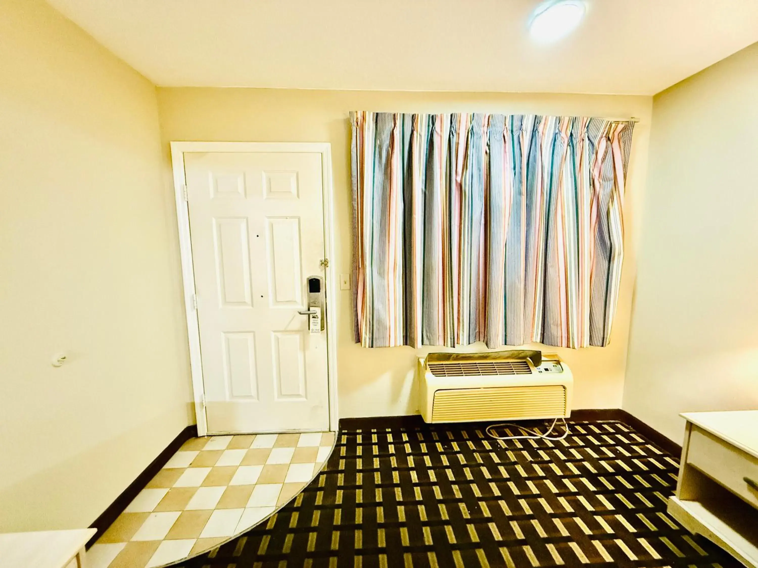 Bedroom, Bed in Travelodge by Wyndham-Thomasville AL Bedroom, Bed in Travelodge by Wyndham-Thomasville AL