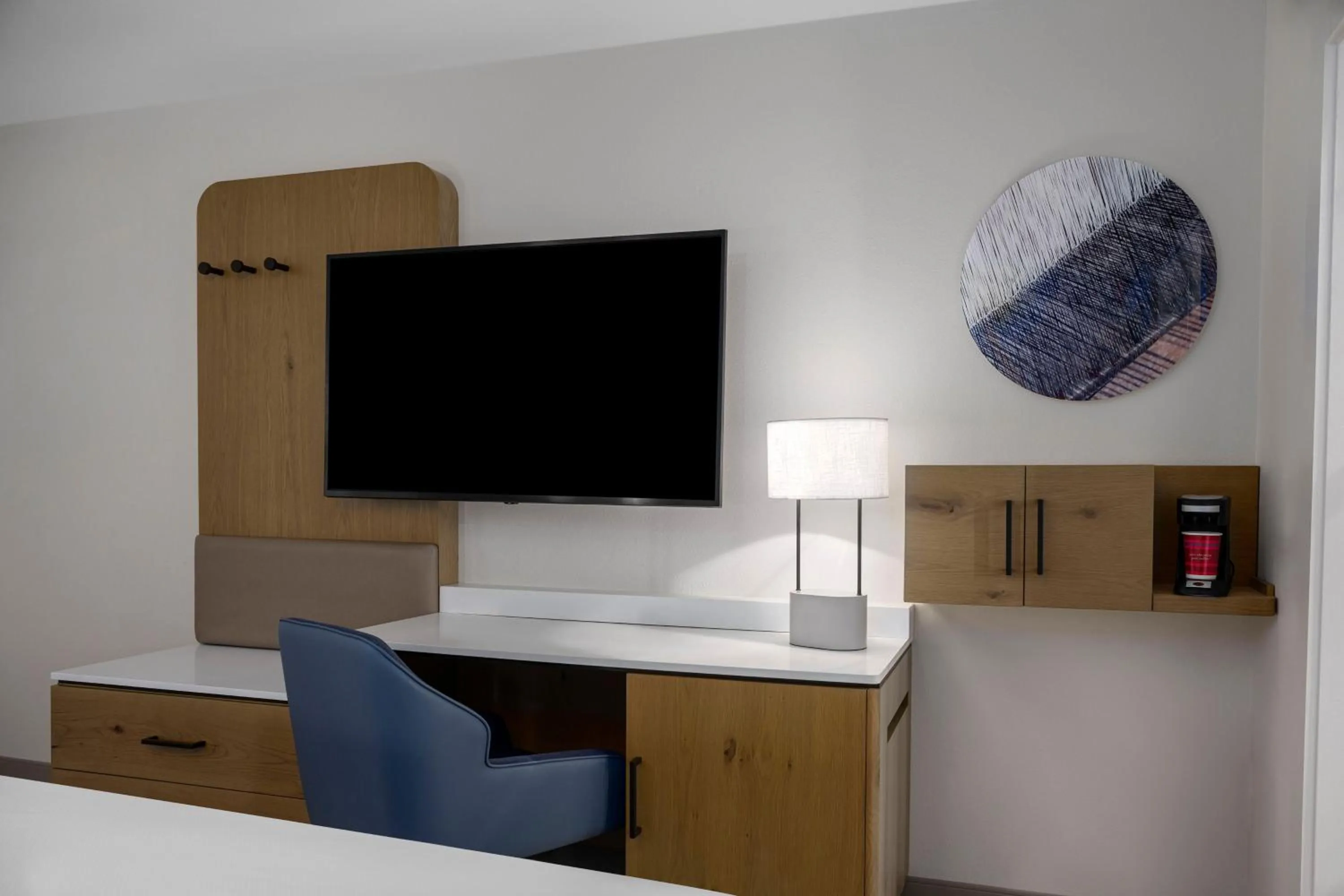 Photo of the whole room, Bed in Delta Hotels by Marriott Santa Clara Silicon Valley