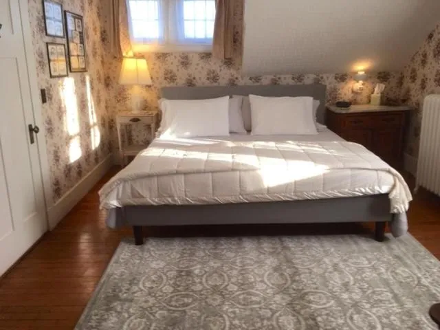 Old Iron Inn Bed and Breakfast