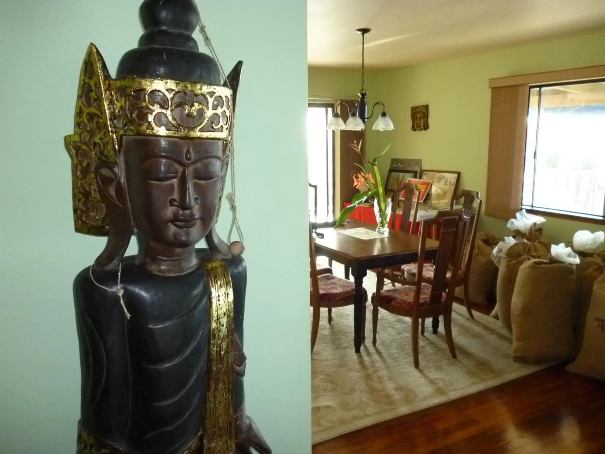 Communal lounge/ TV room in A Beautiful Edge of the World Bed & Breakfast