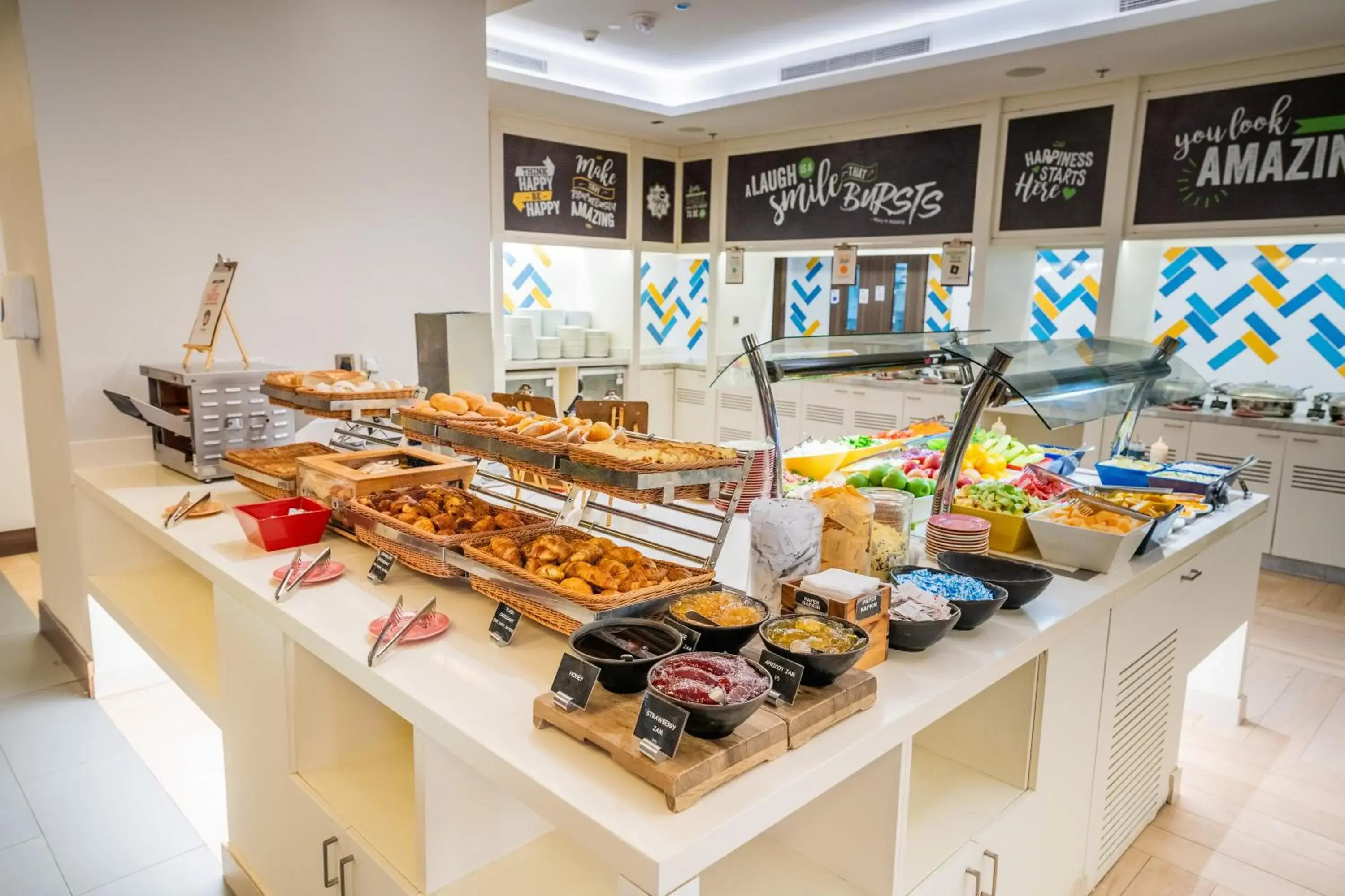 Restaurant/places to eat in Hampton By Hilton Dubai Airport Restaurant/places to eat in Hampton By Hilton Dubai Airport