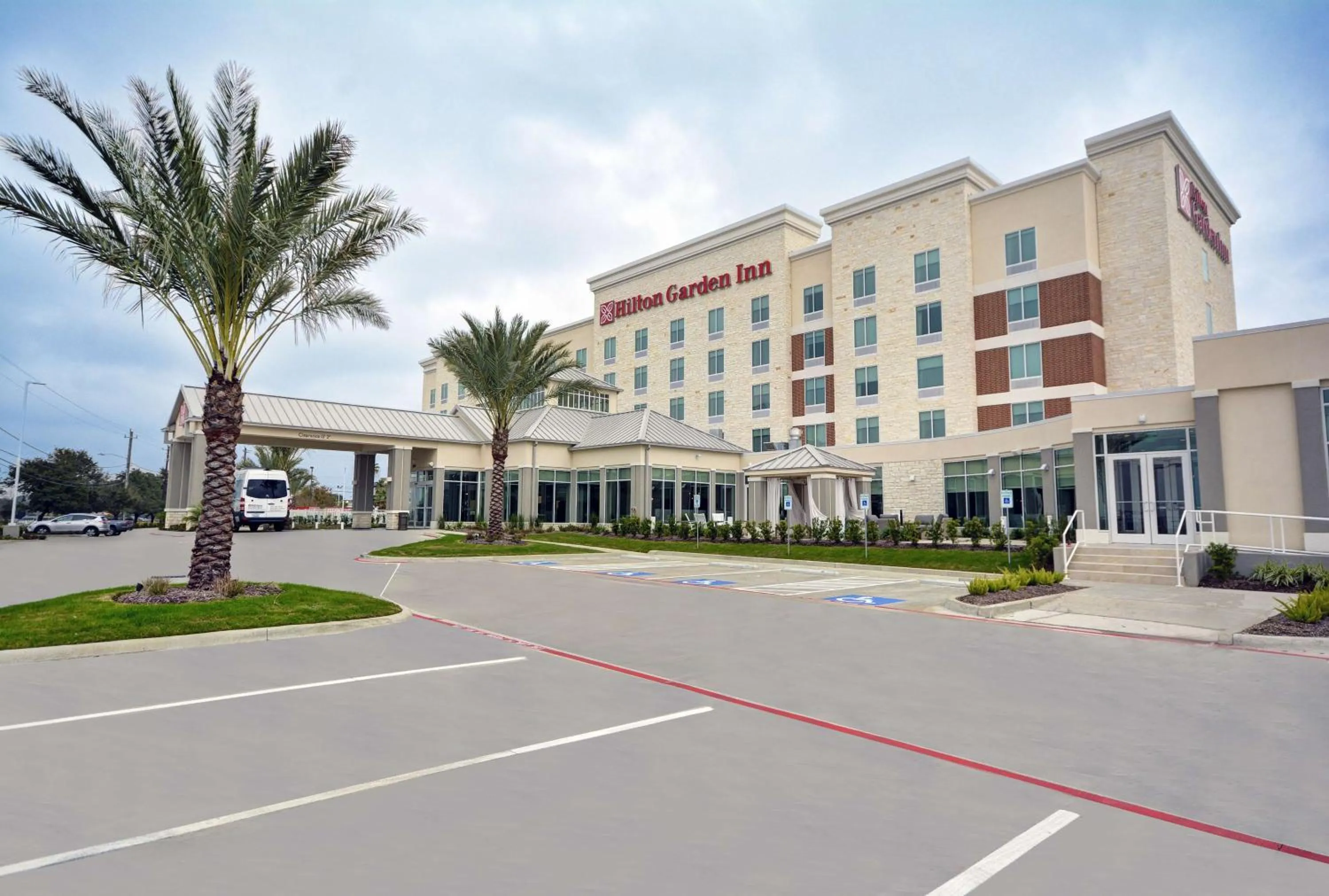 Property building in Hilton Garden Inn Houston Hobby Airport