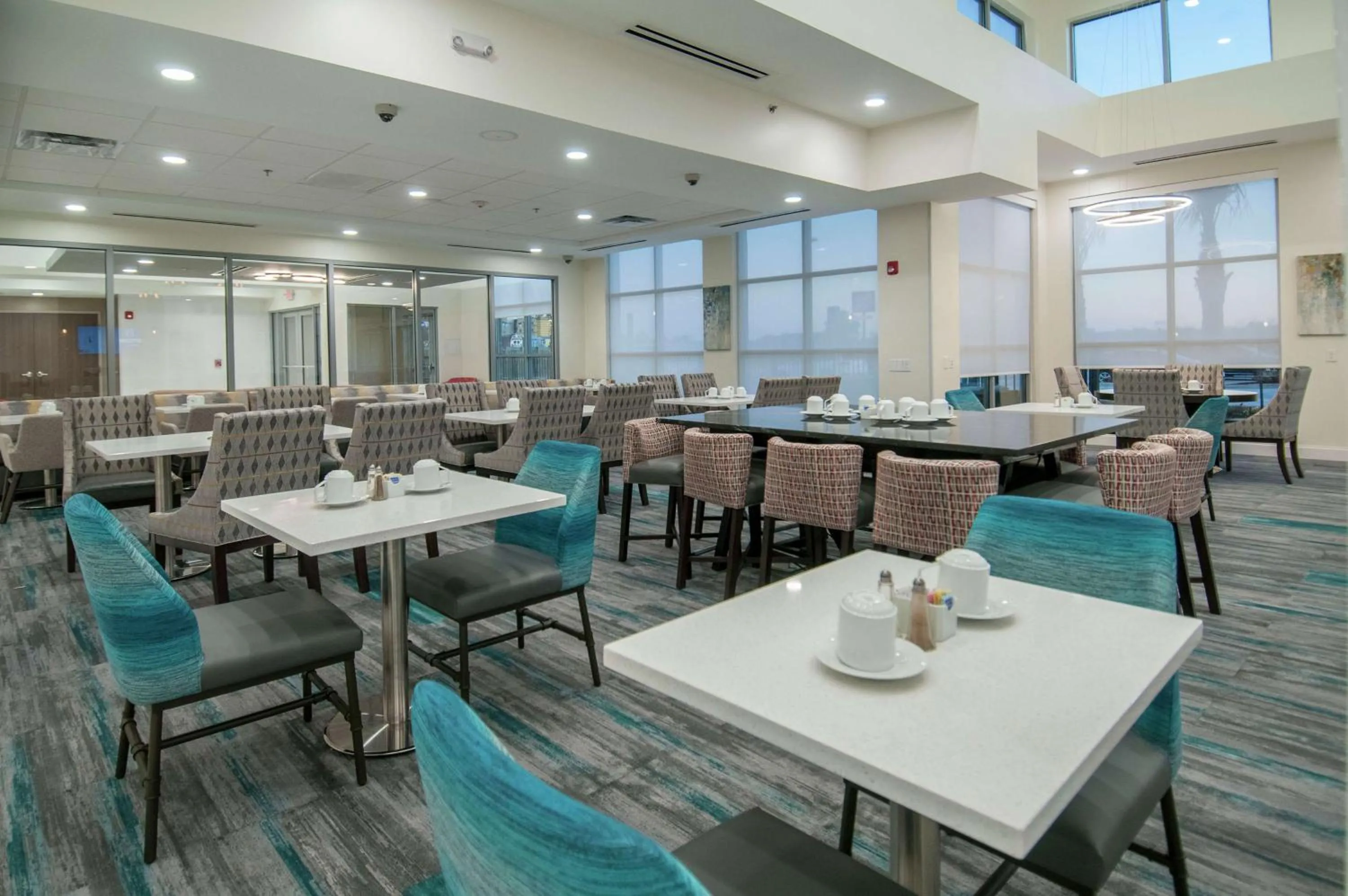 Dining area in Hilton Garden Inn Jackson/Clinton