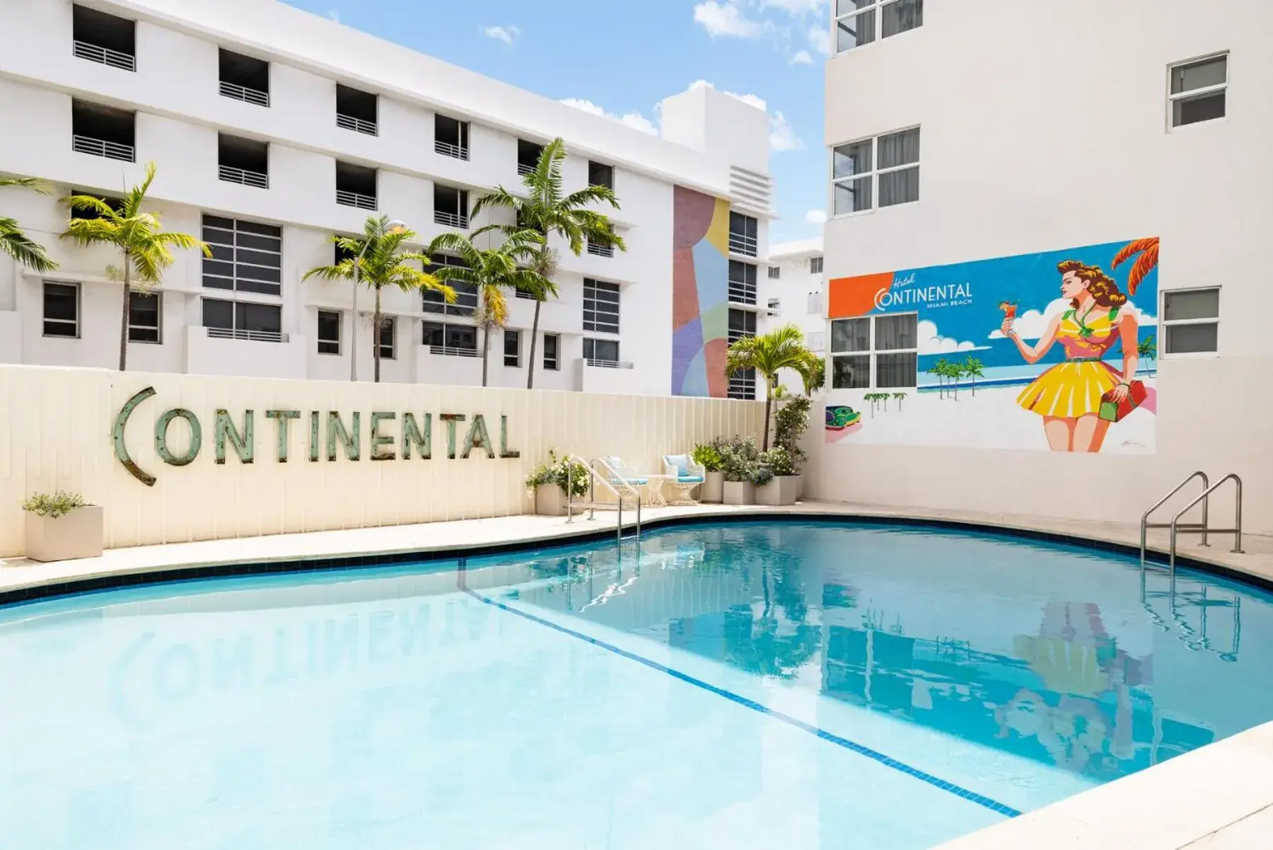 Swimming pool in Hotel Continental Miami Beach, Tapestry Collection by Hilton Swimming pool in Hotel Continental Miami Beach, Tapestry Collection by Hilton