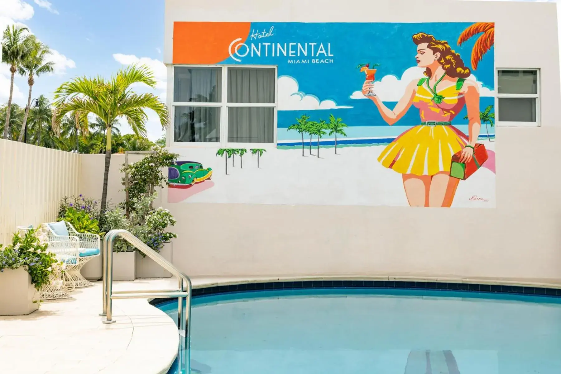 Swimming pool in Hotel Continental Miami Beach, Tapestry Collection by Hilton Swimming pool in Hotel Continental Miami Beach, Tapestry Collection by Hilton