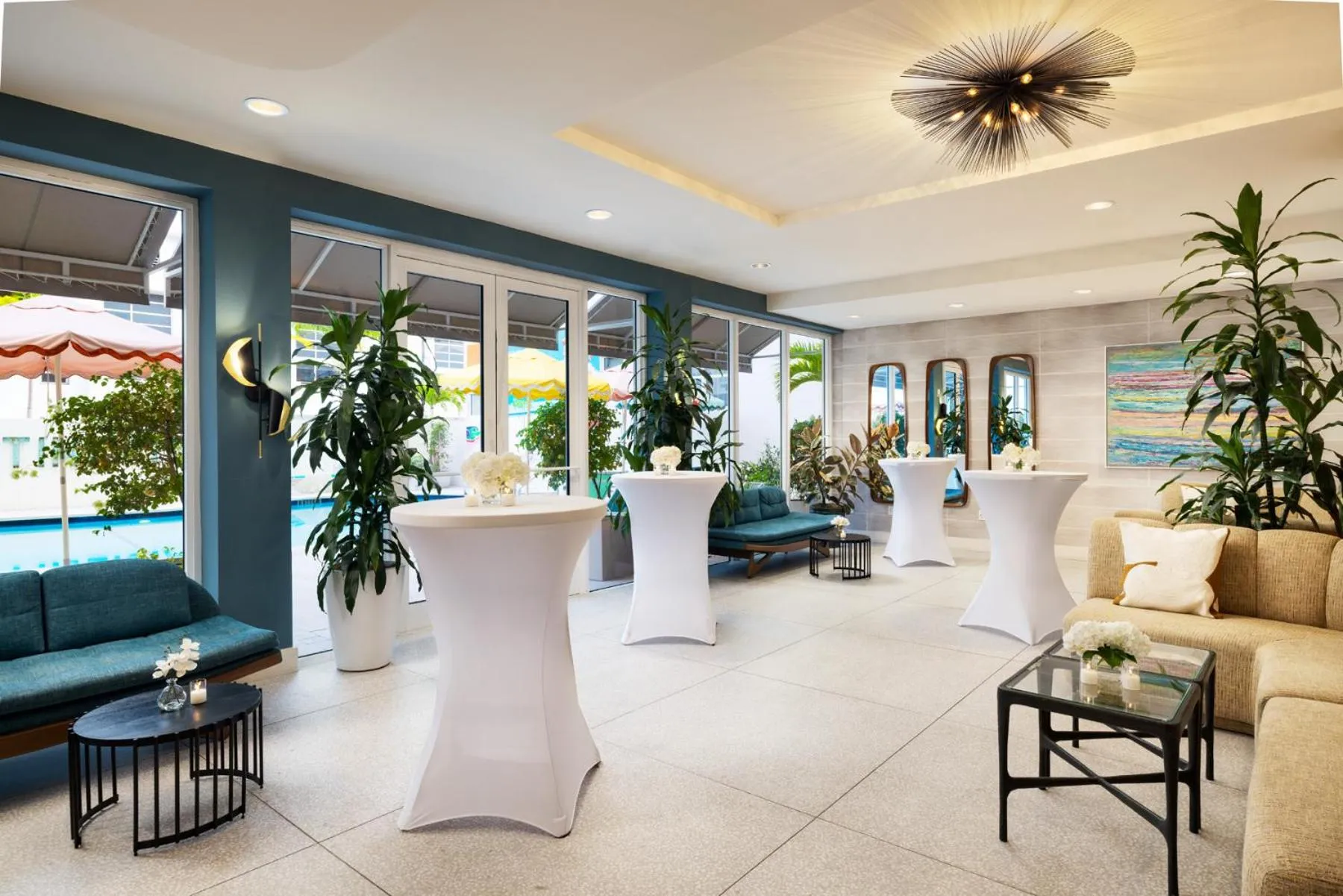 Lounge or bar in Hotel Continental Miami Beach, Tapestry Collection by Hilton