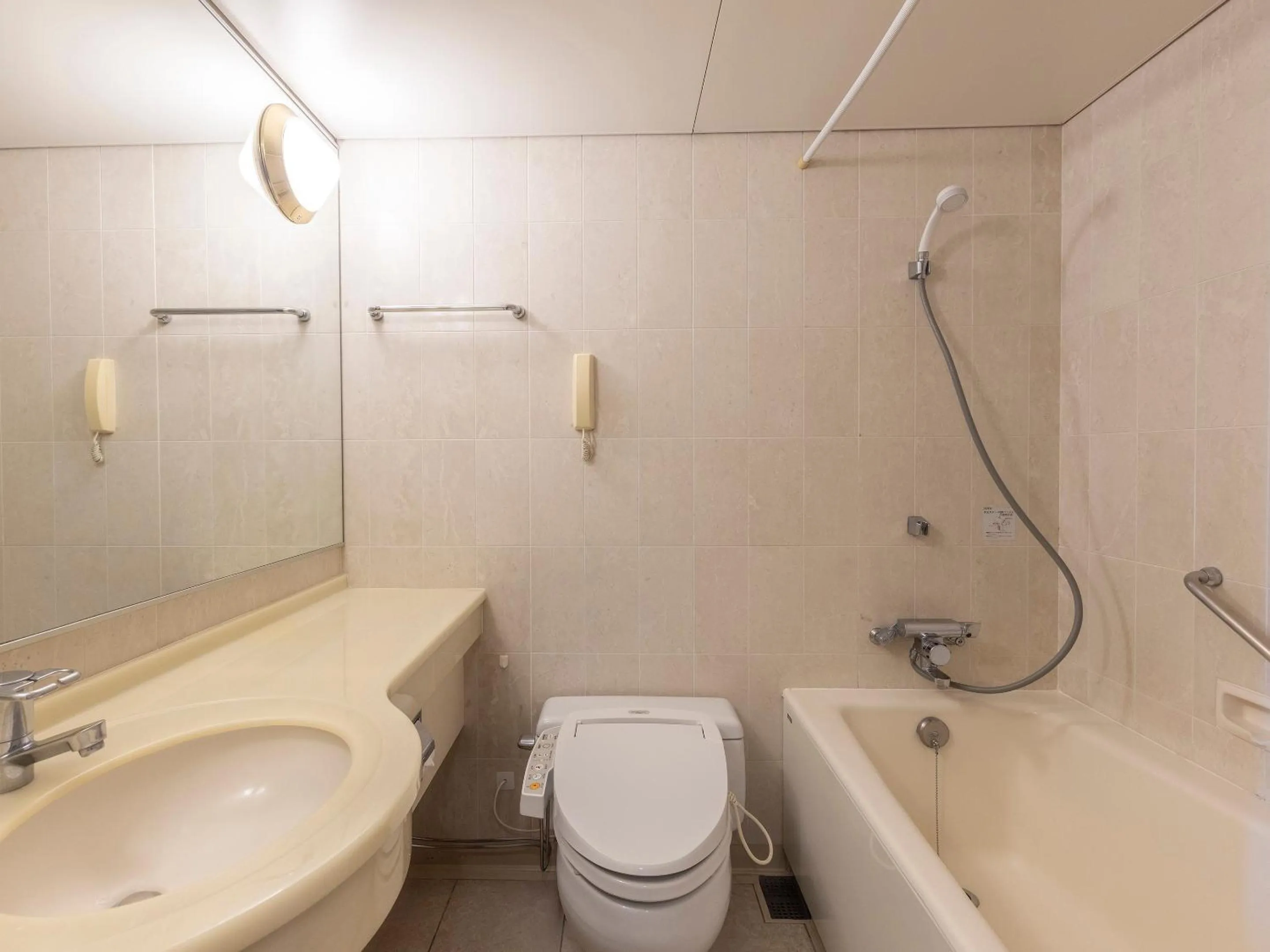 Shower in Nagasaki International Hotel