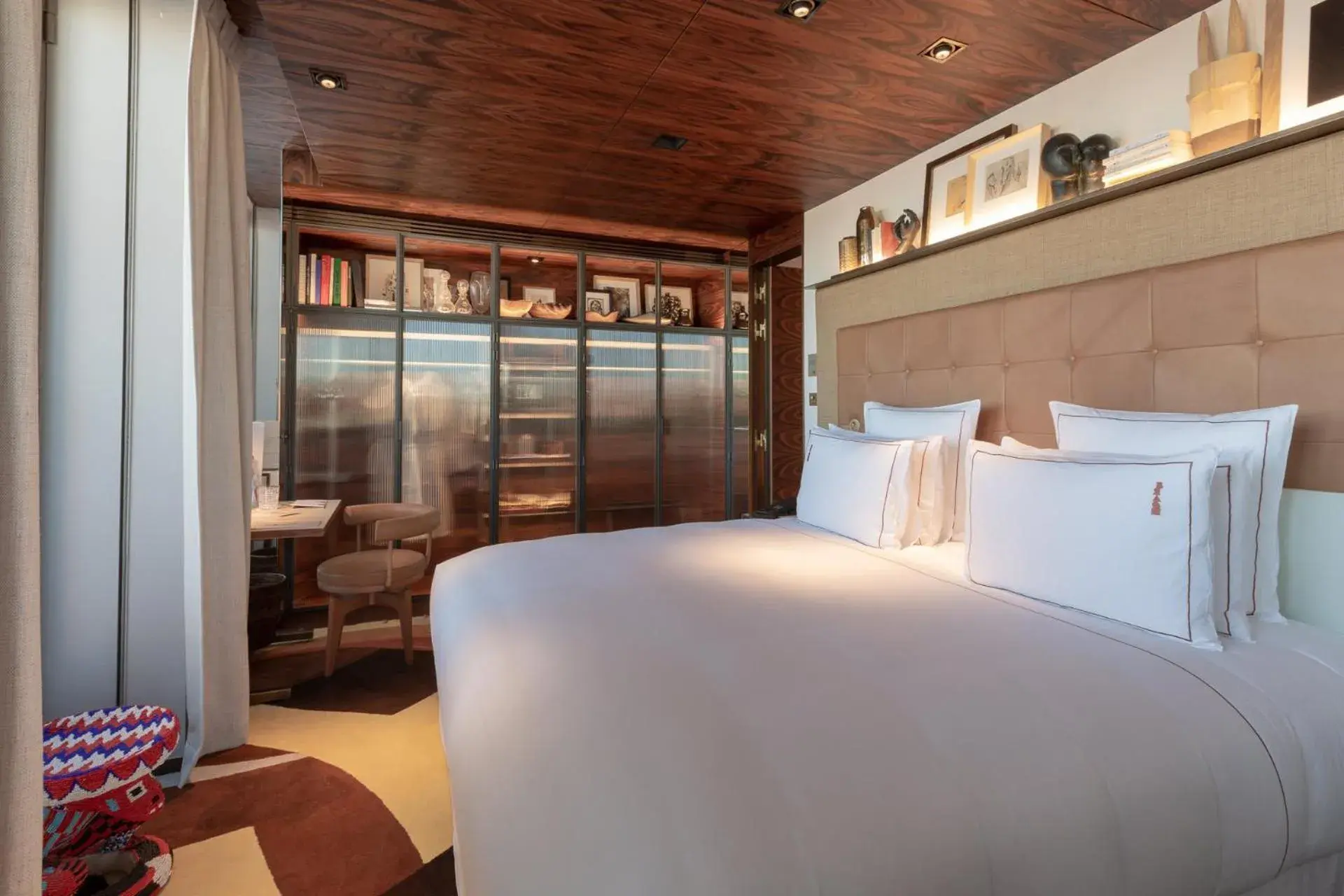 Bed in Brach Paris - Evok Collection Bed in Brach Paris - Evok Collection