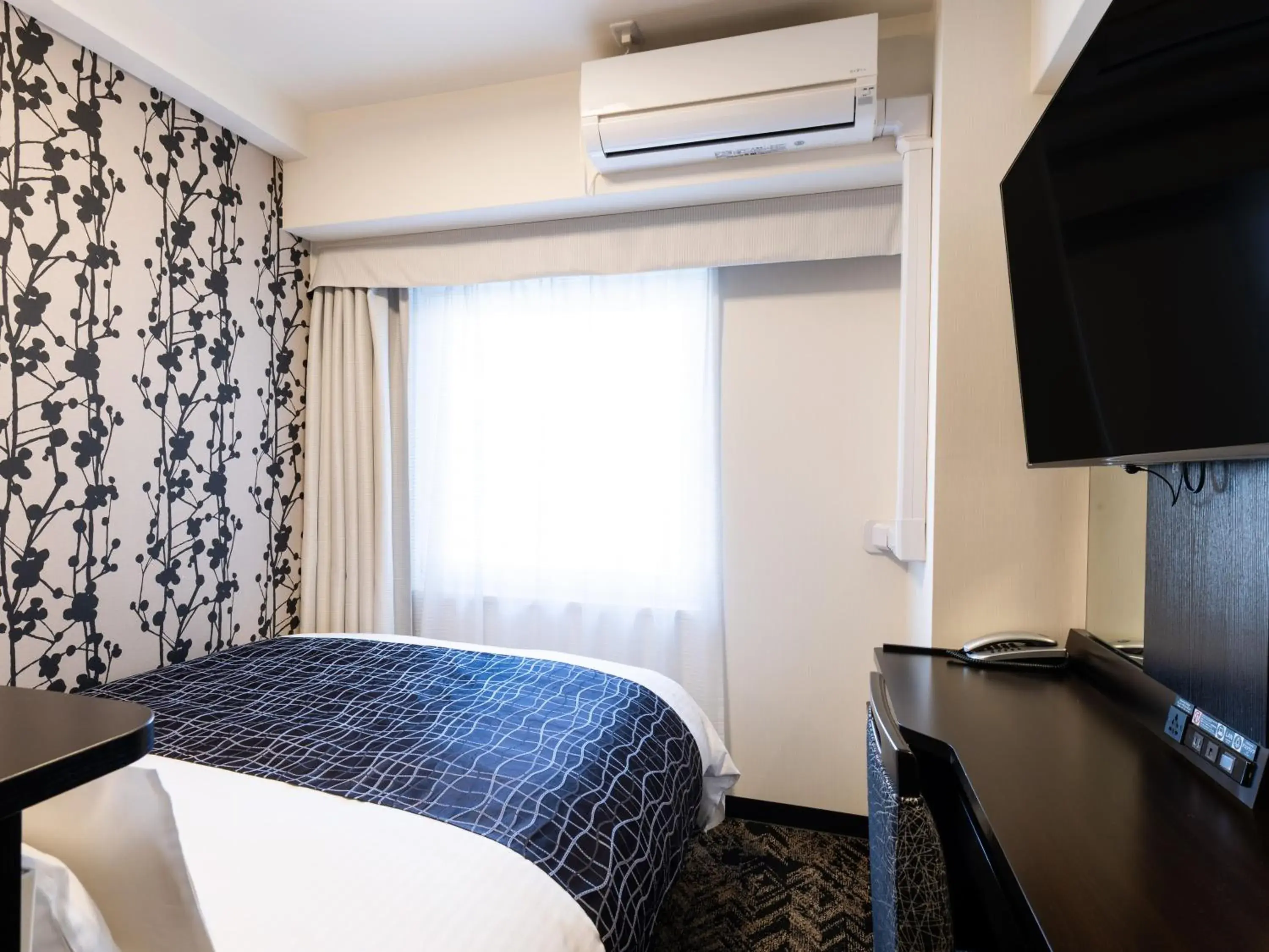 Bedroom, Bed in APA Hotel Osaka Tanimachi 4chome Ekimae Bedroom, Bed in APA Hotel Osaka Tanimachi 4chome Ekimae