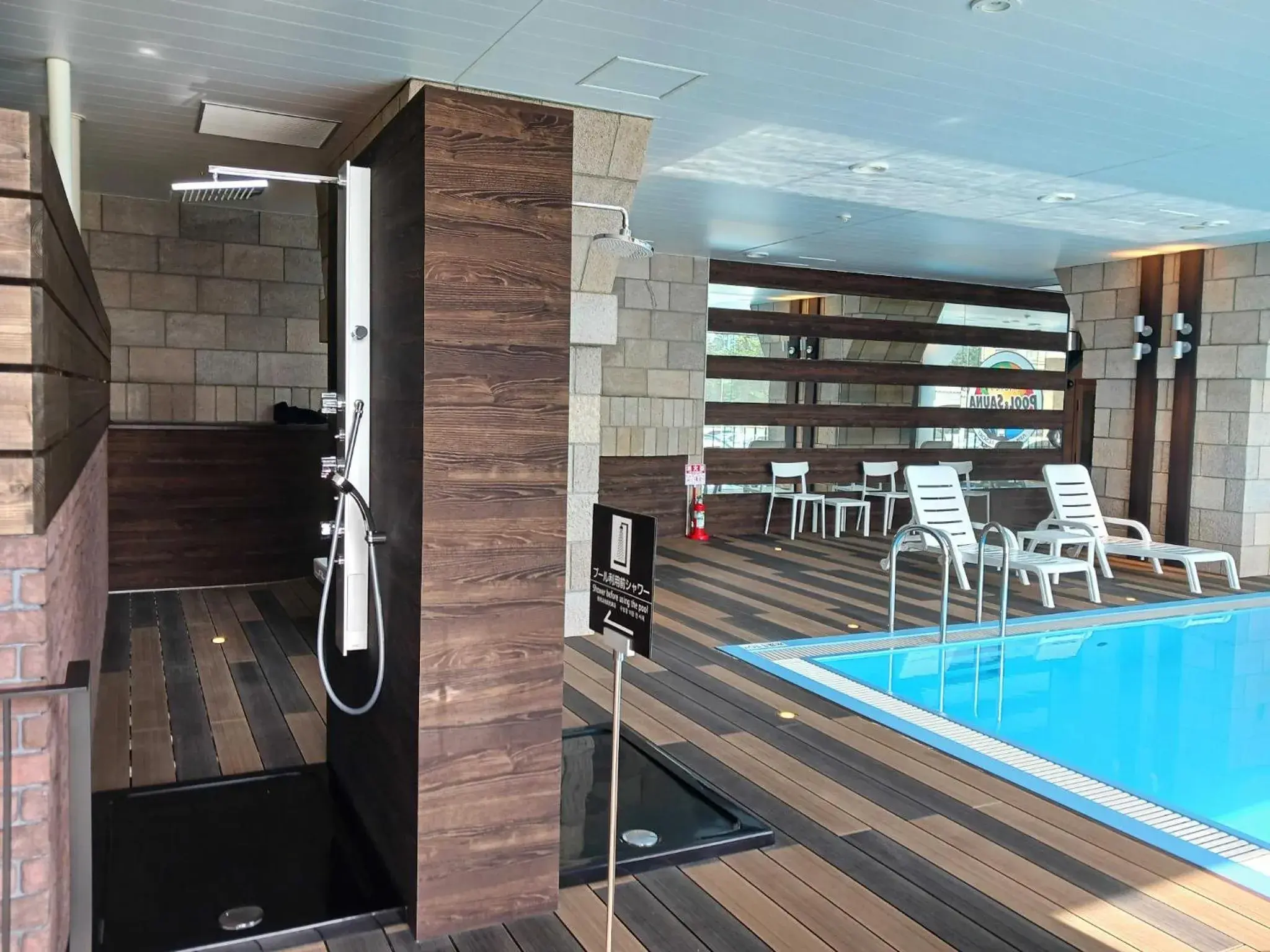 Swimming pool in APA Hotel & Resort Sapporo Swimming pool in APA Hotel & Resort Sapporo