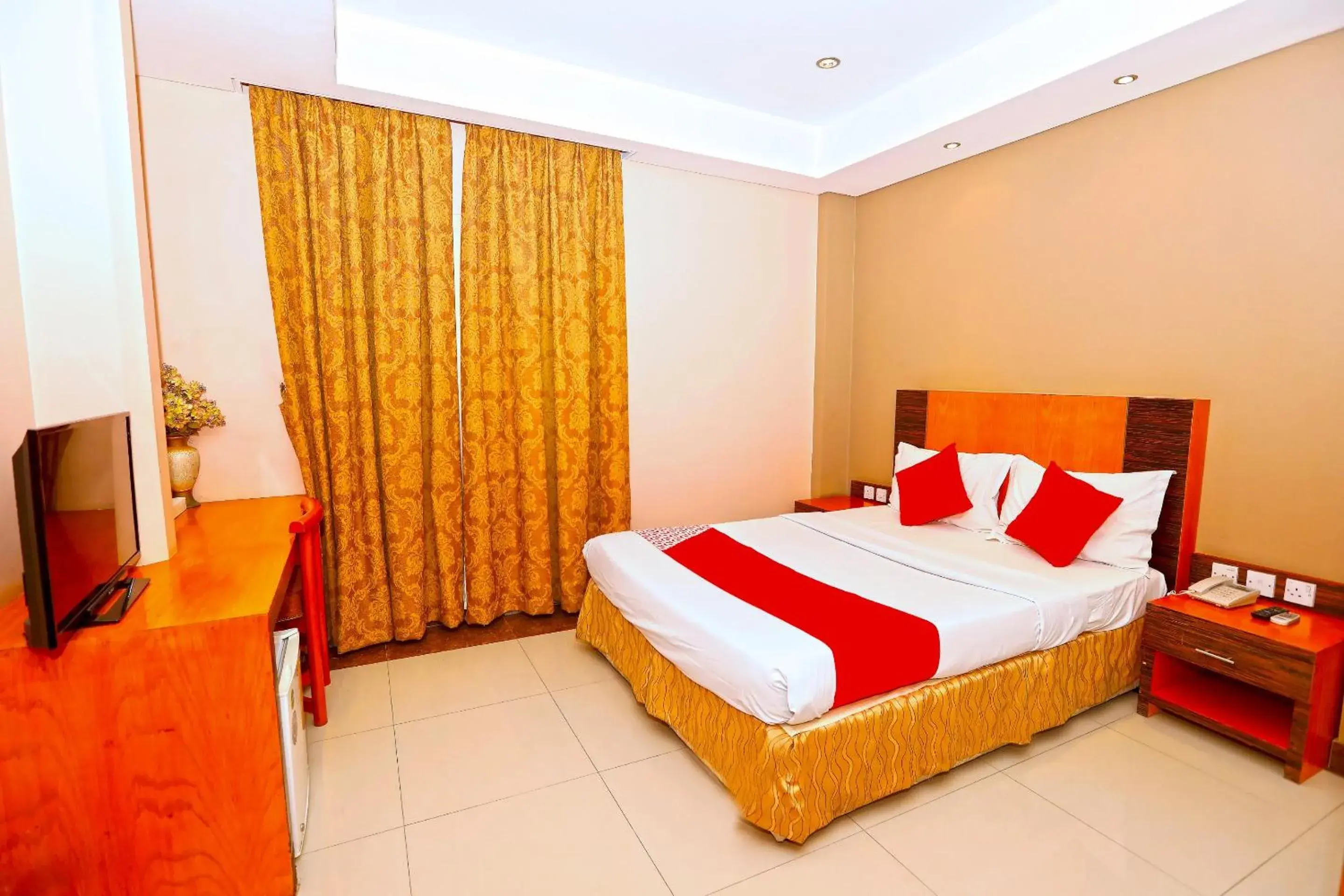 Bedroom, Bed in Sea Shell Hotel