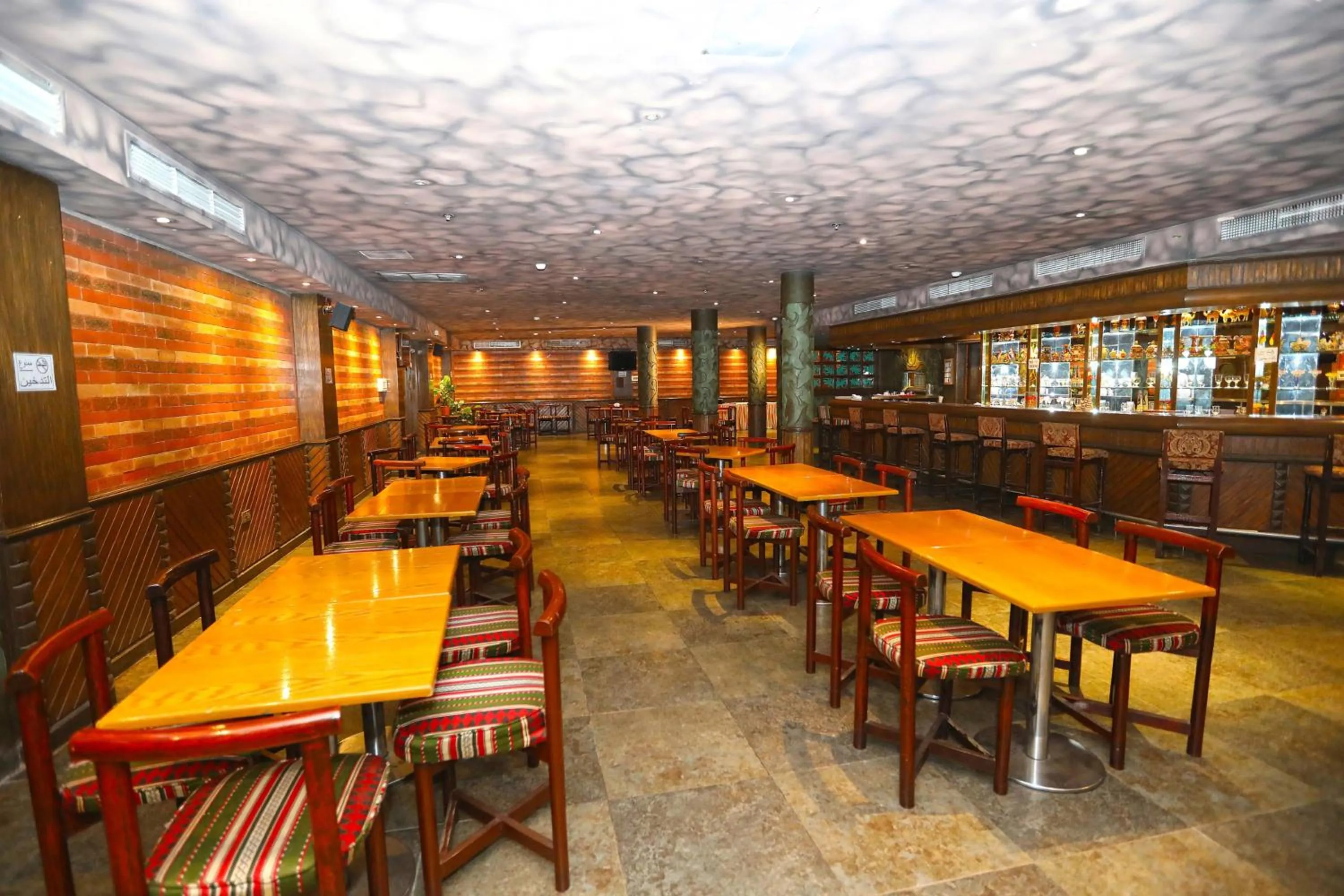 Restaurant/places to eat in Sea Shell Hotel