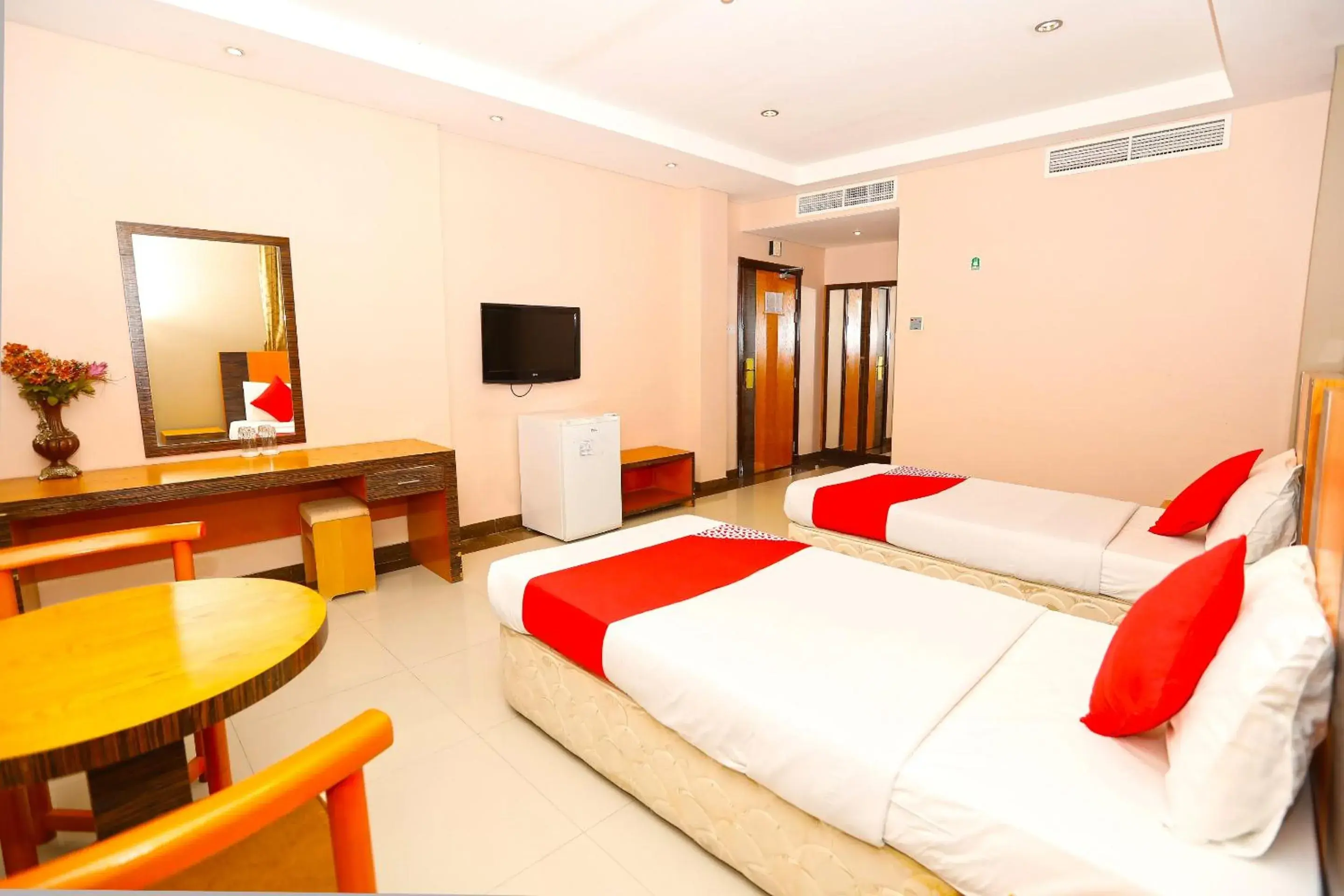 Bedroom, Bed in Sea Shell Hotel