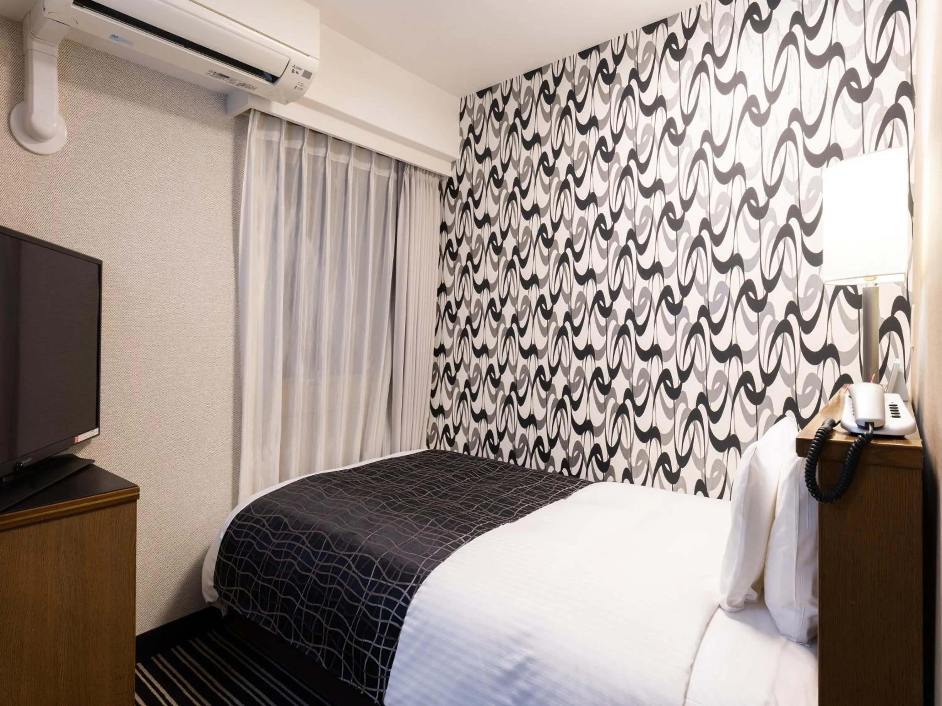 Photo of the whole room, Bed in APA Hotel Osaka Tanimachi 4chome Ekimae Kita