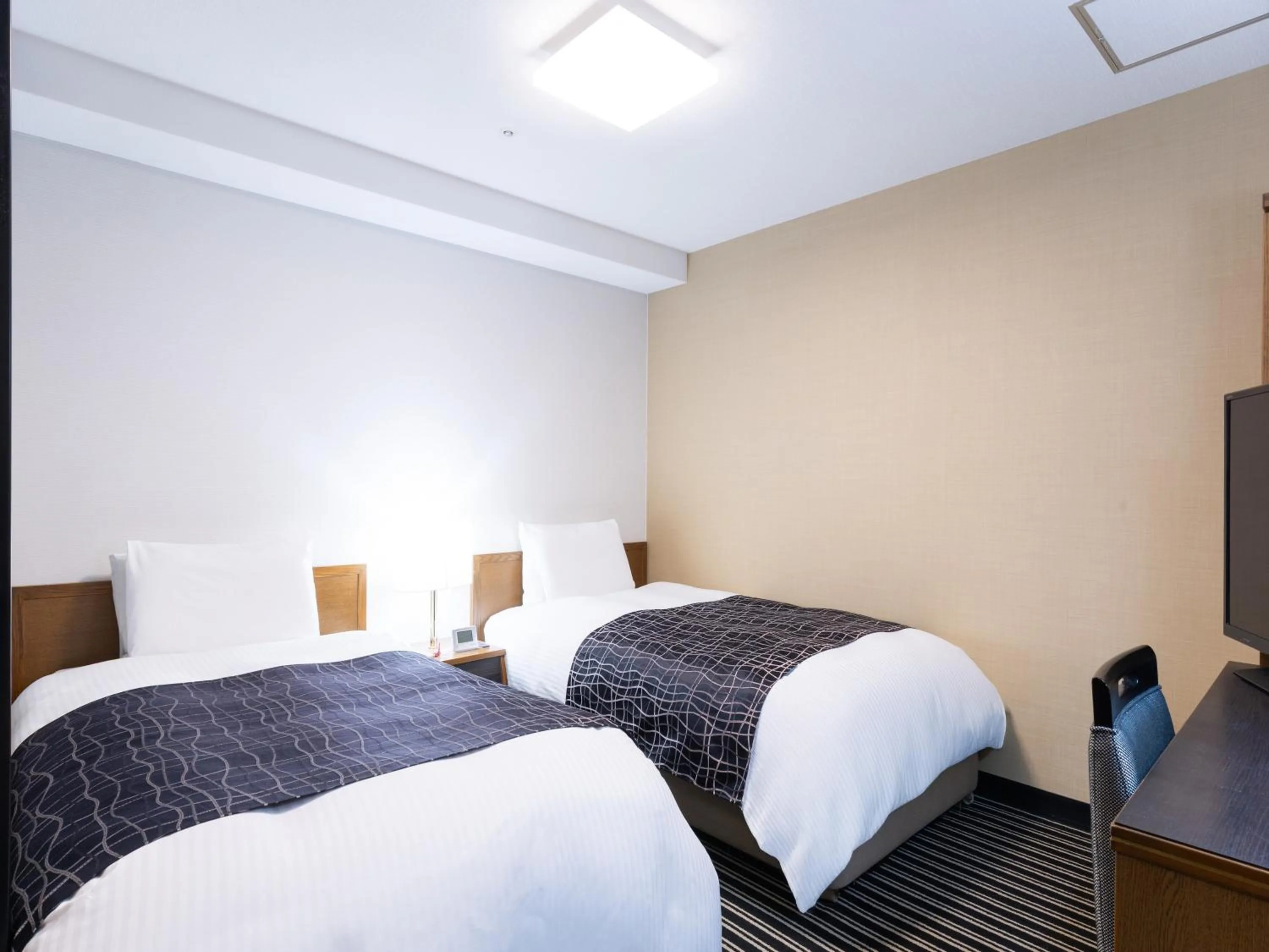 Photo of the whole room, Bed in APA Hotel Osaka Tanimachi 4chome Ekimae Kita