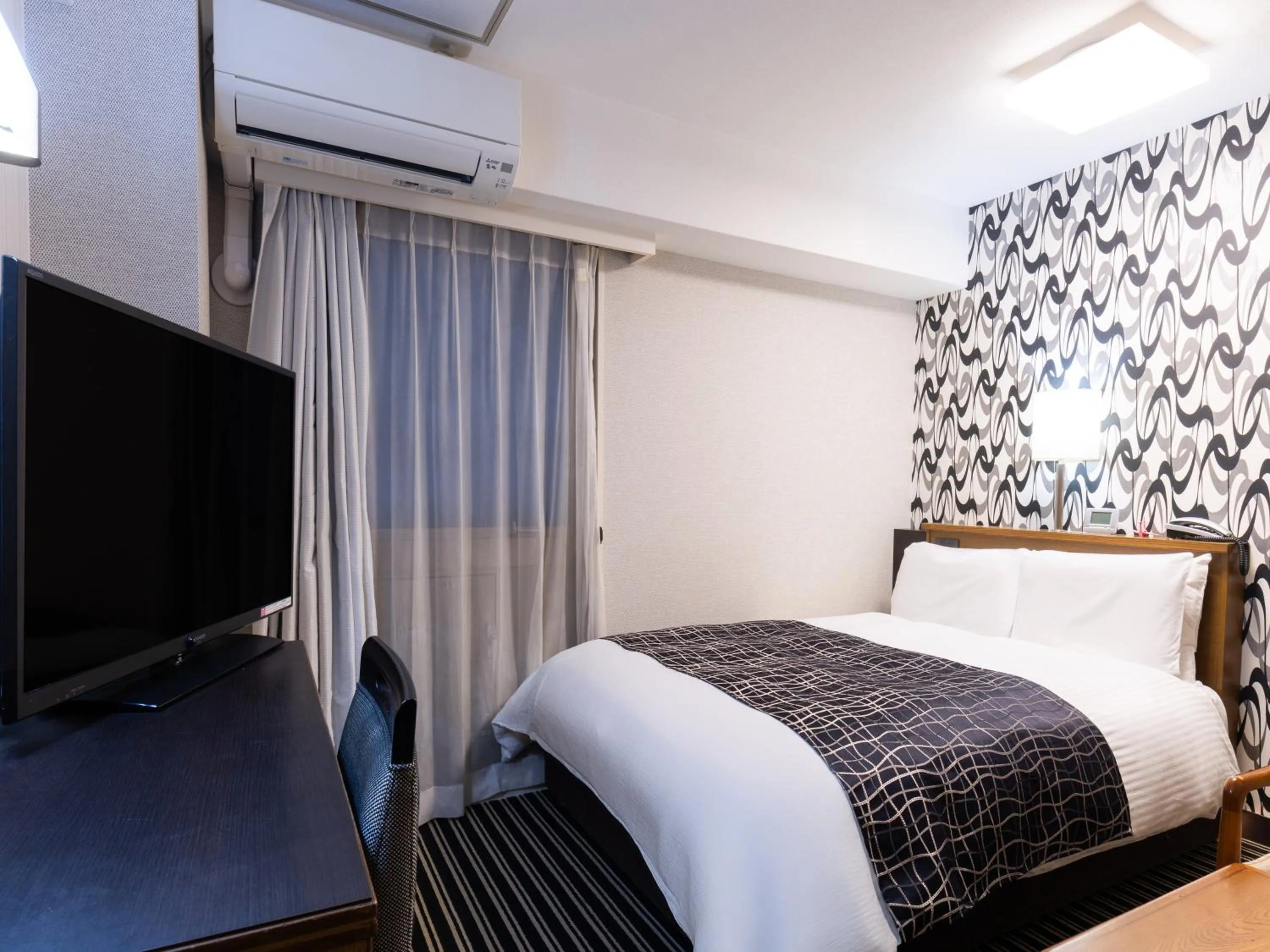 Photo of the whole room, Bed in APA Hotel Osaka Tanimachi 4chome Ekimae Kita