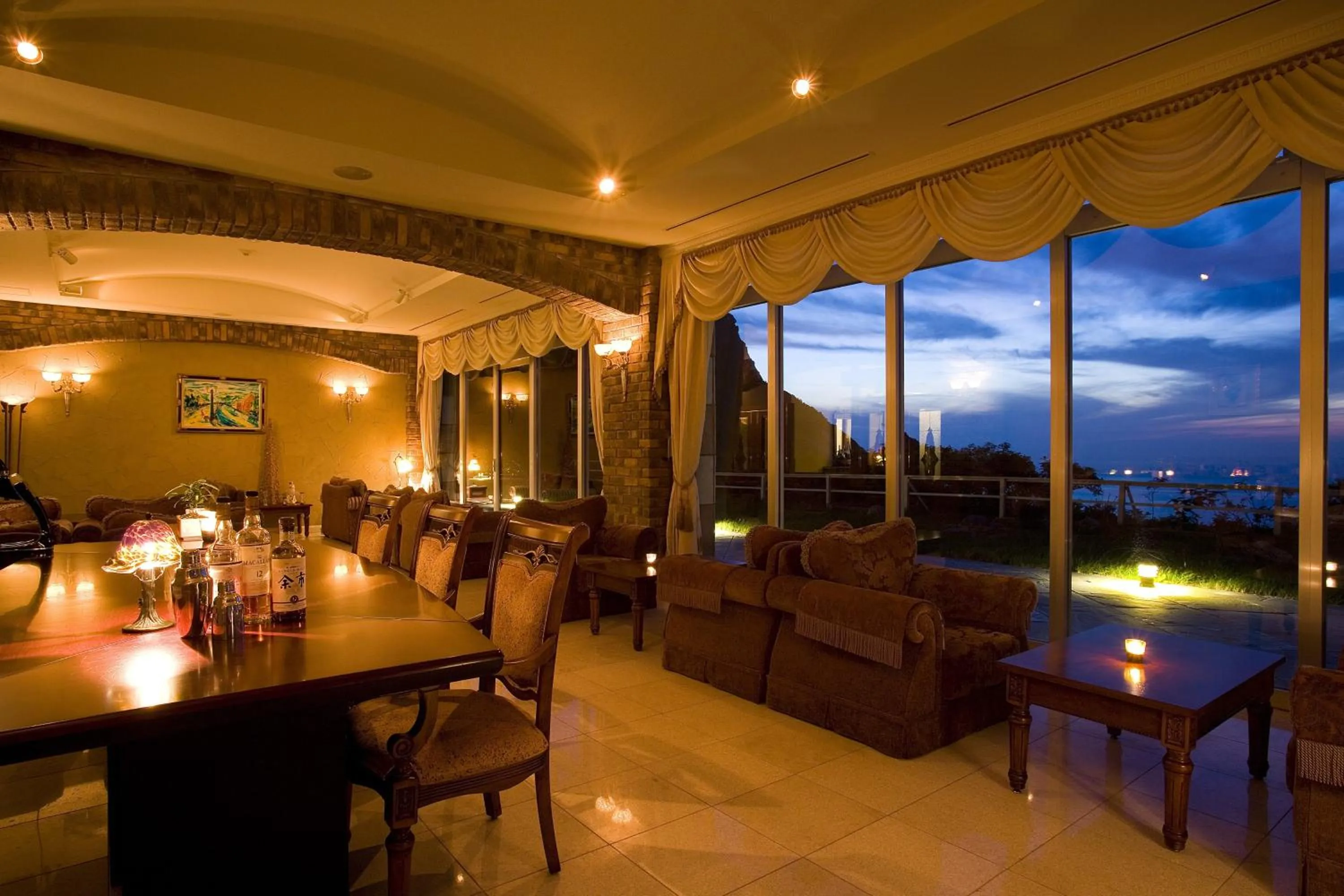 Communal lounge/ TV room in Hotel Neu Schloss Otaru