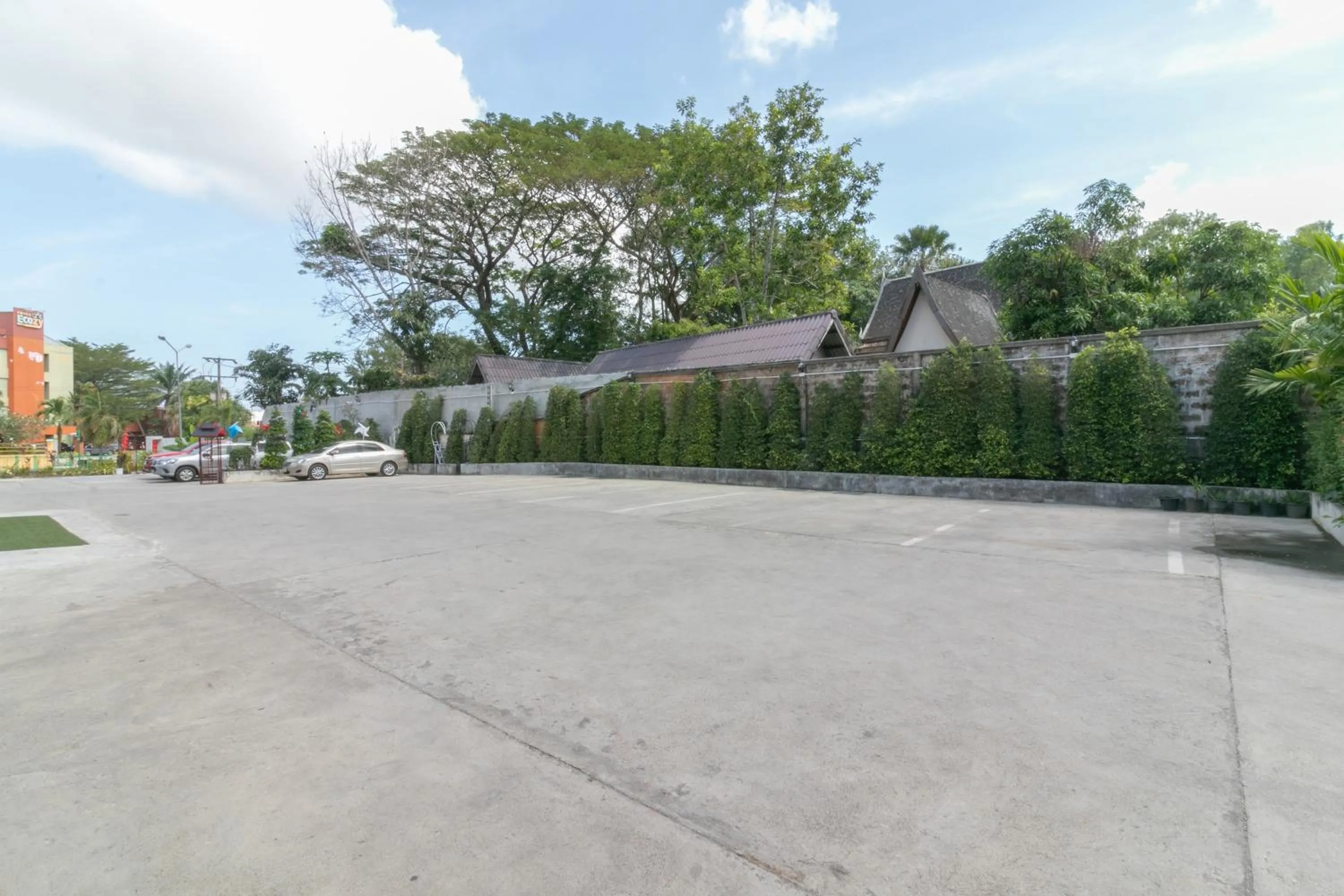 Parking in Carpio Hotel Phuket