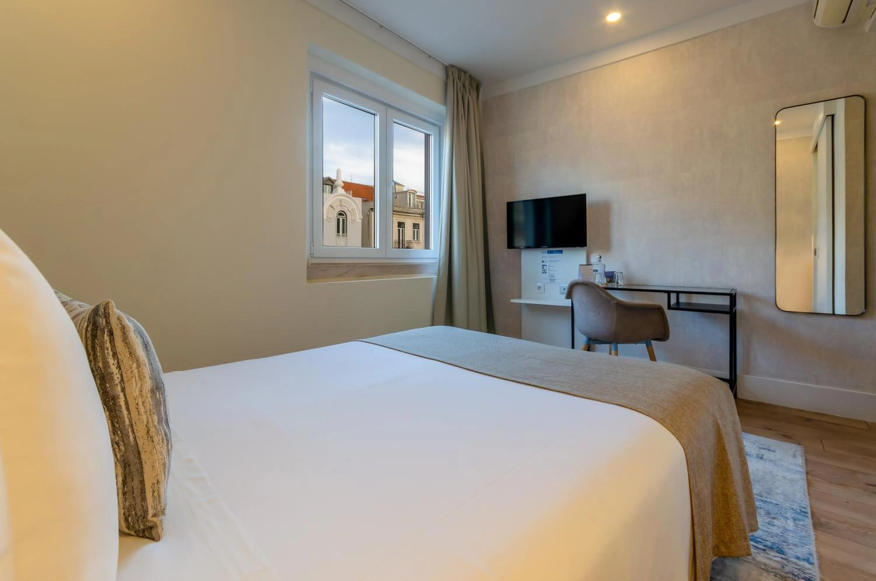 TV and multimedia, Bed in LX51 Studios & Suites by APT IIN - Lisbon Center