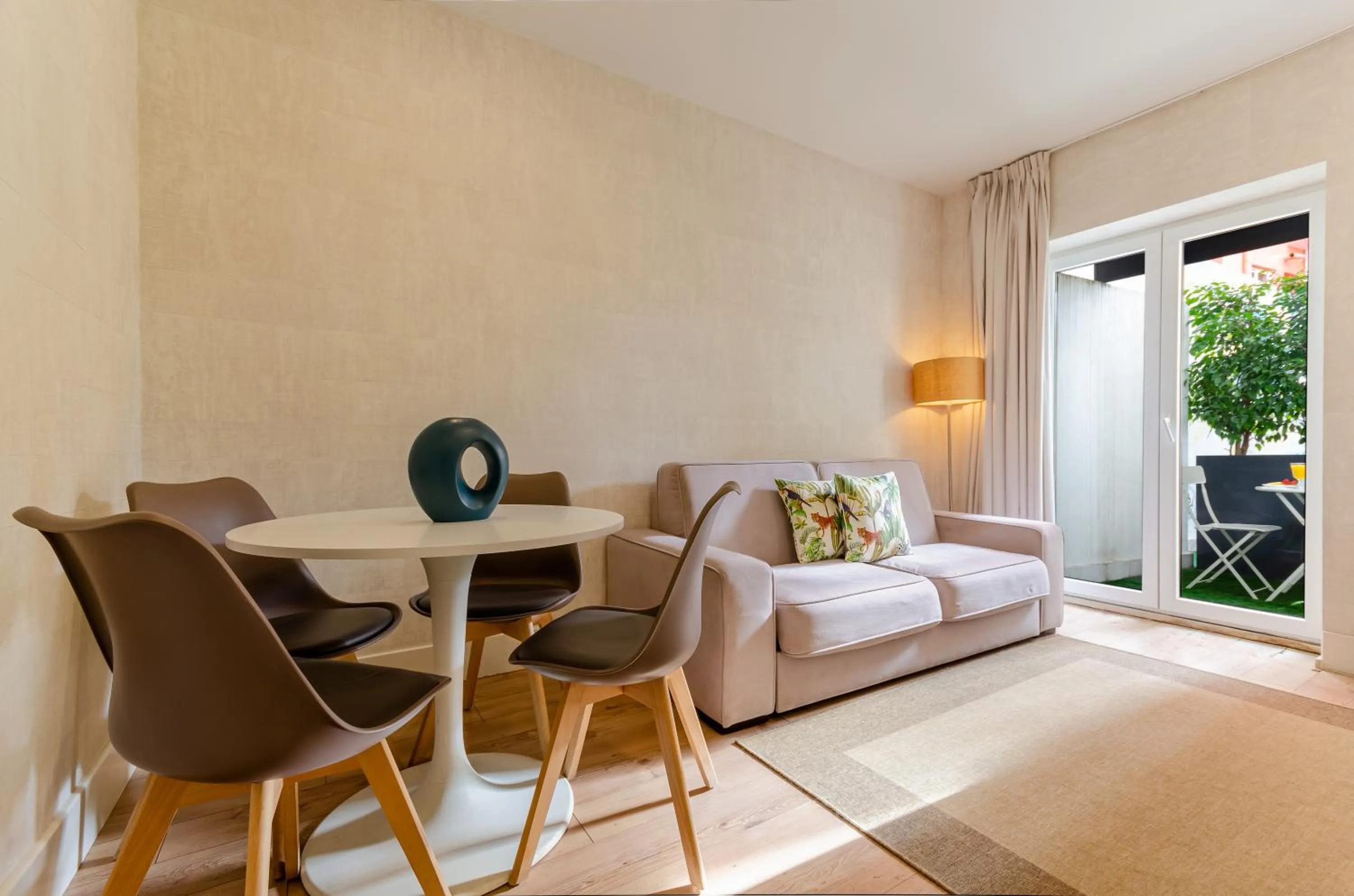 Coffee/tea facilities, Bed in LX51 Studios & Suites by APT IIN - Lisbon Center