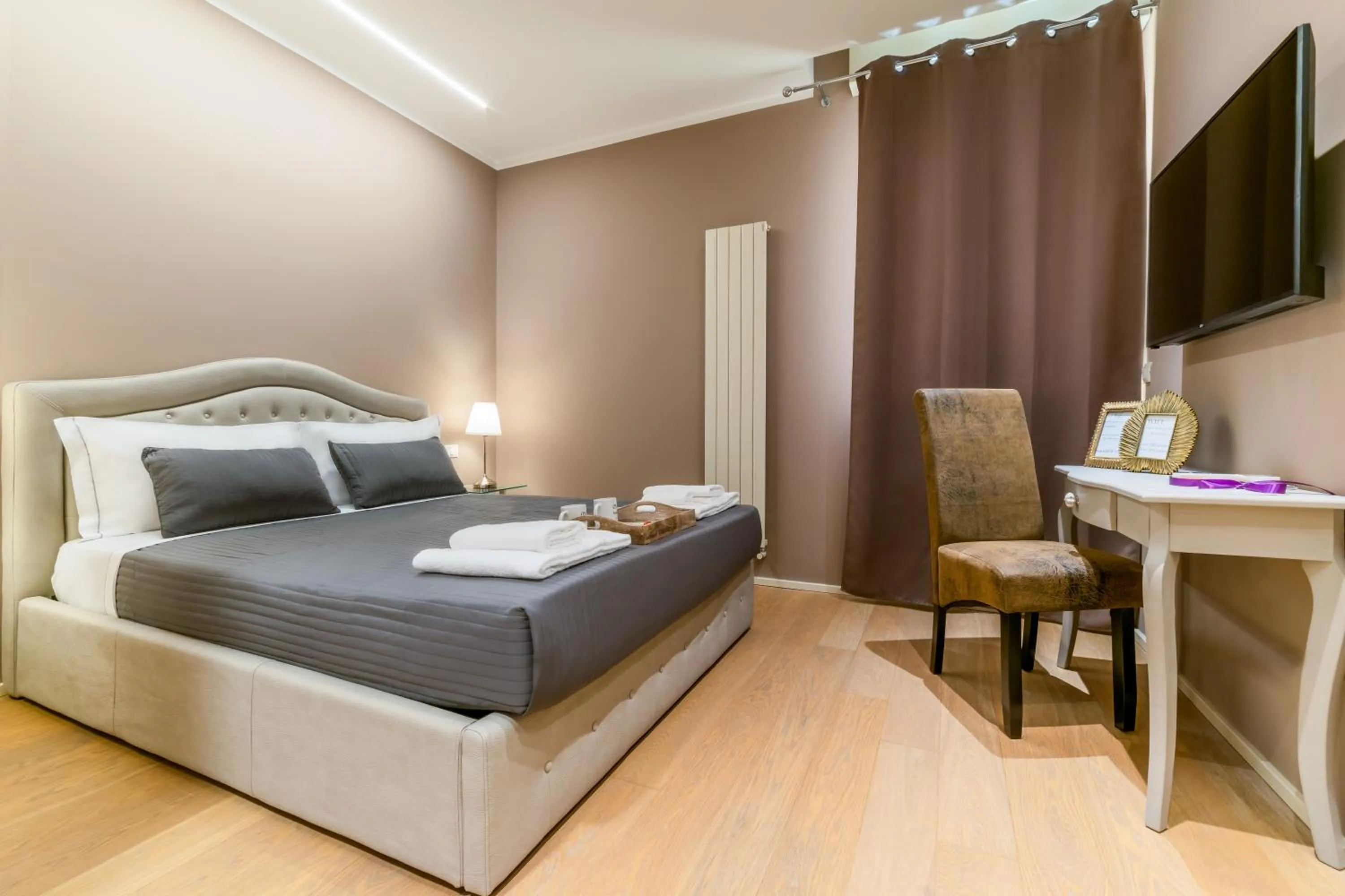 Photo of the whole room, Bed in 051 Boutique