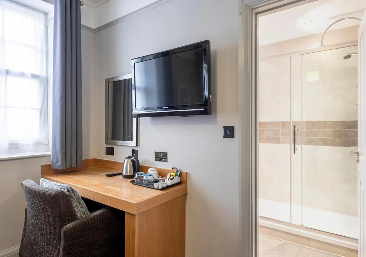 Shower in Kingscliff Hotel Holland on Sea