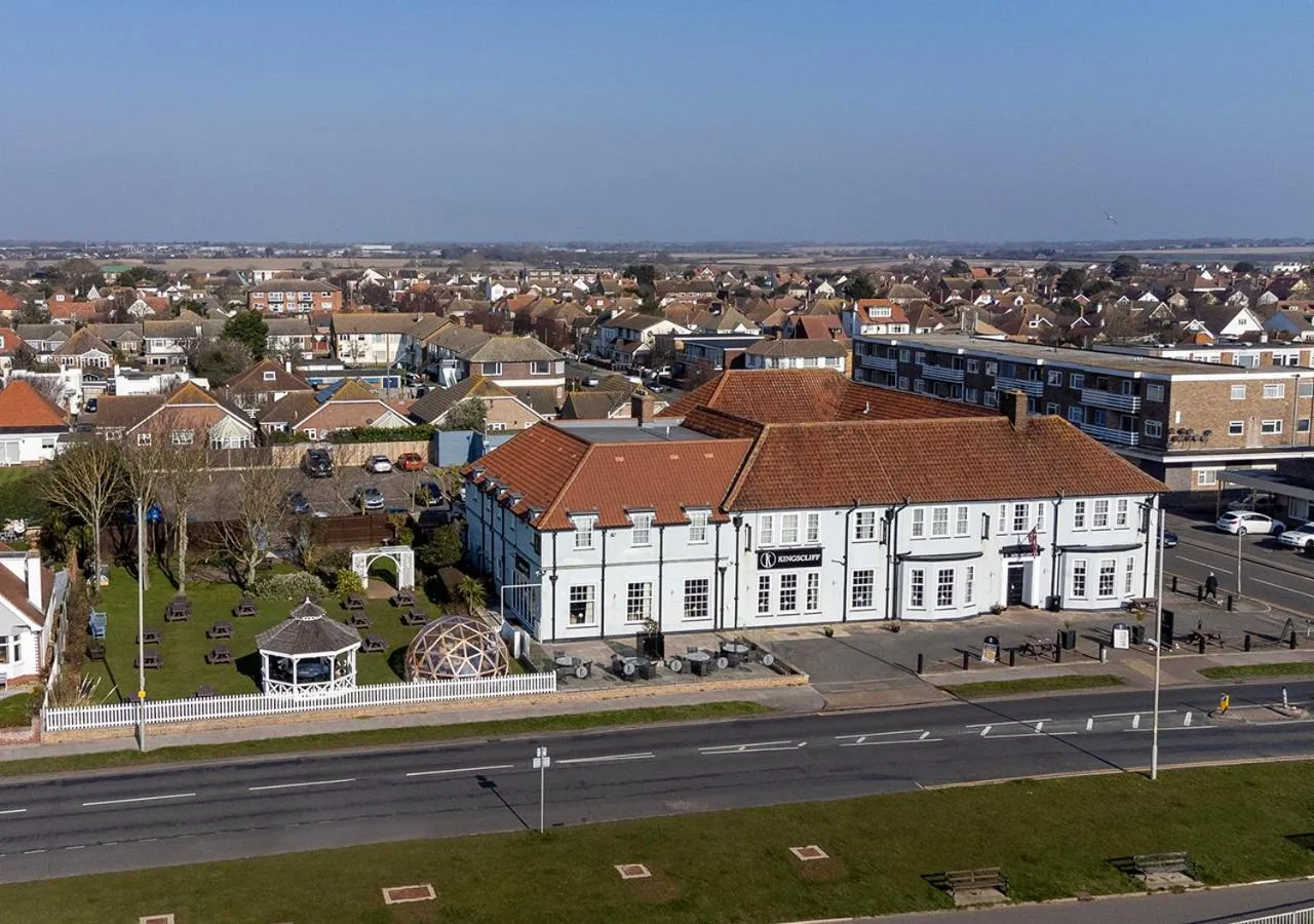 Property building in Kingscliff Hotel Holland on Sea