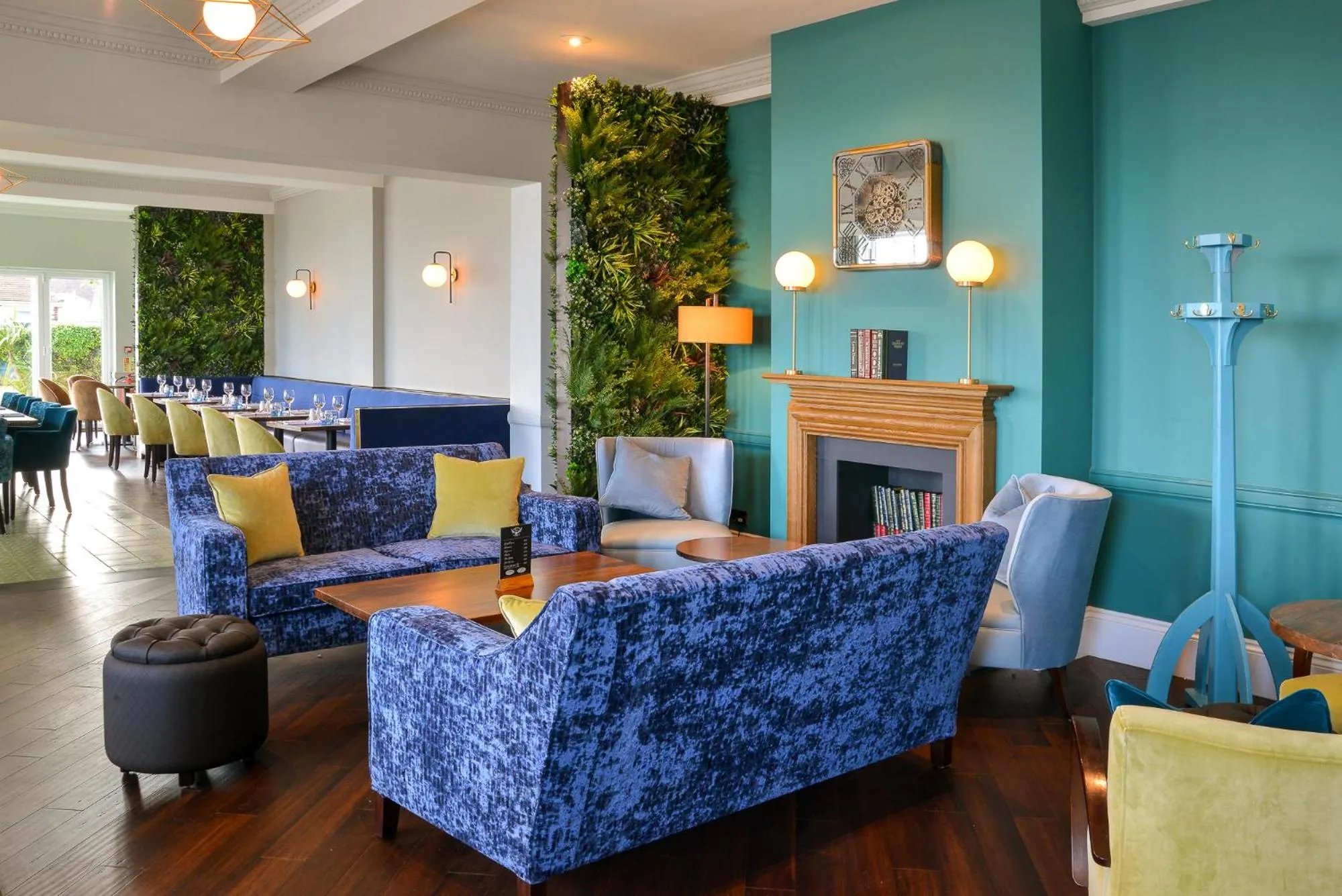 Lounge or bar in Kingscliff Hotel Holland on Sea