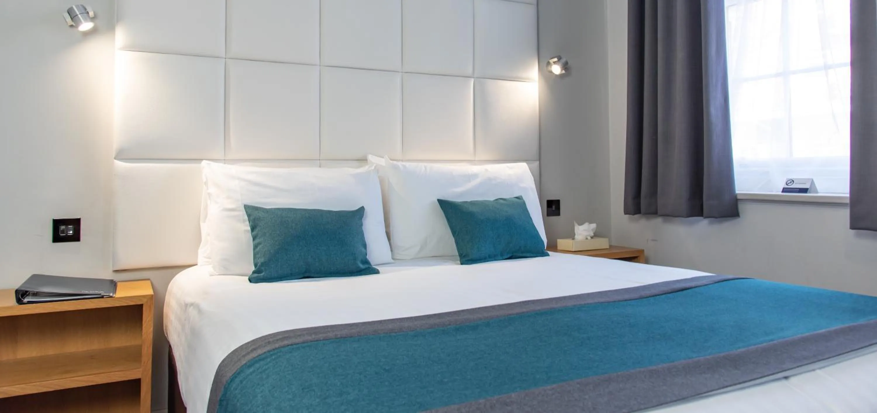 Bed in Kingscliff Hotel Holland on Sea