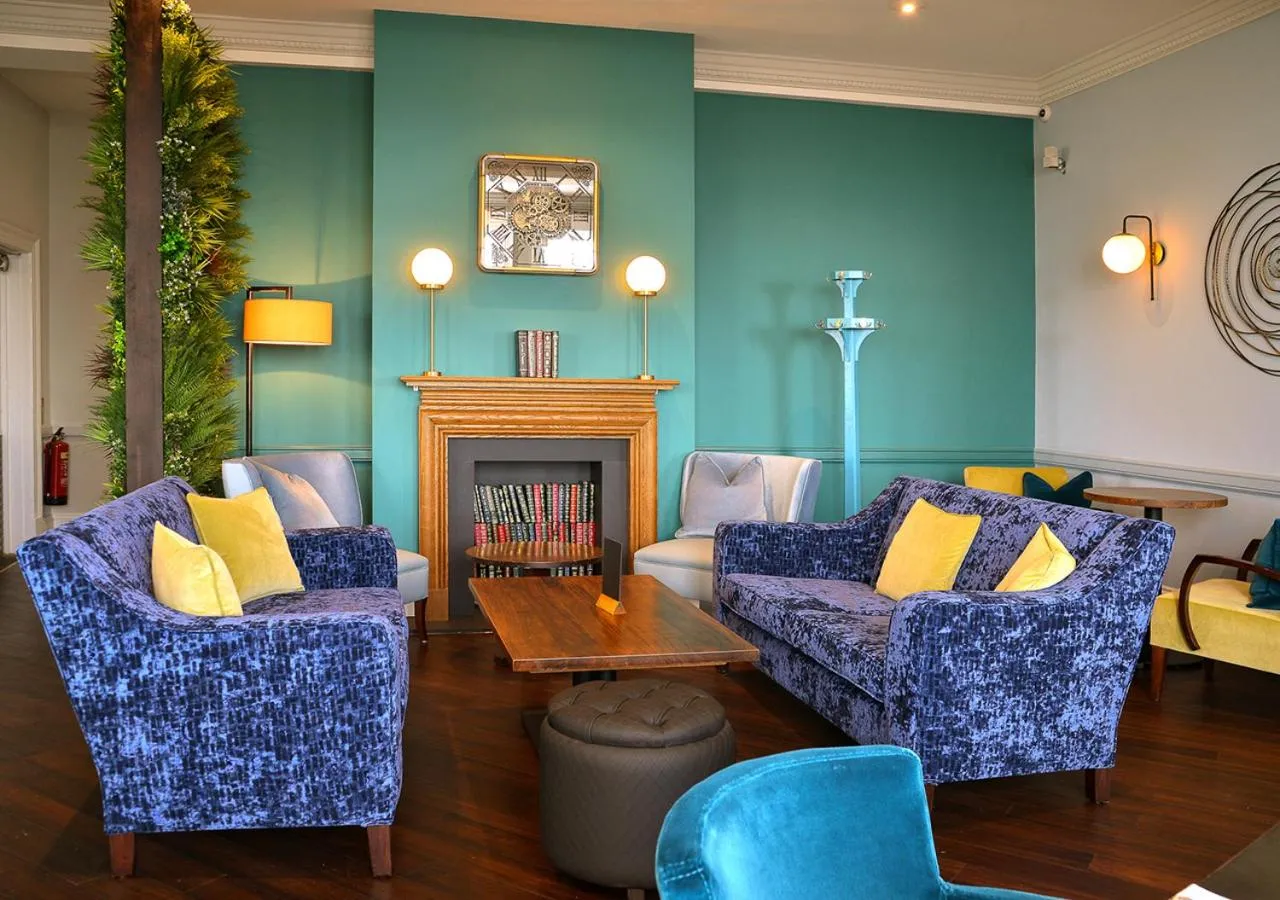 Lounge or bar in Kingscliff Hotel Holland on Sea