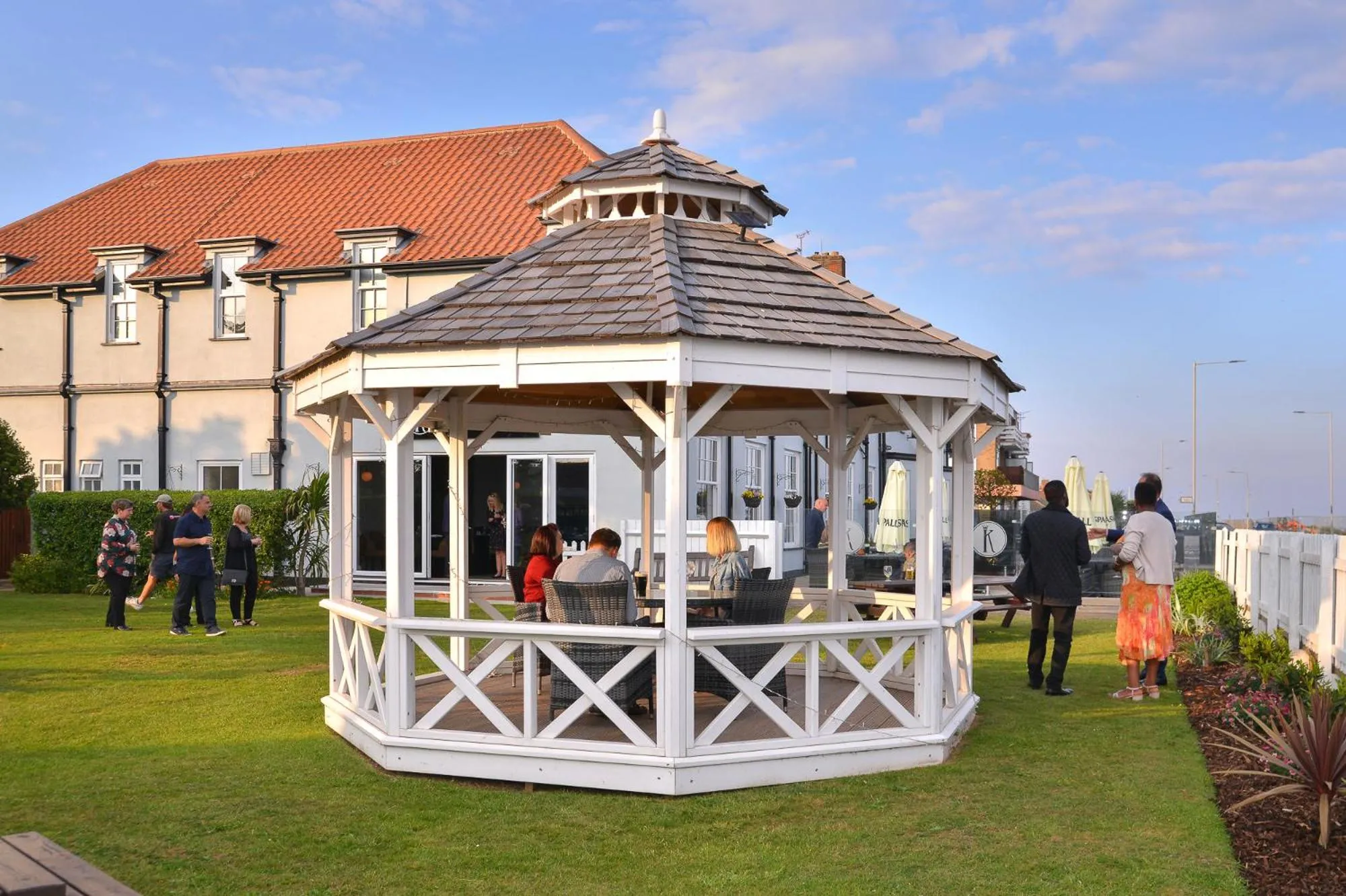 Property building in Kingscliff Hotel Holland on Sea