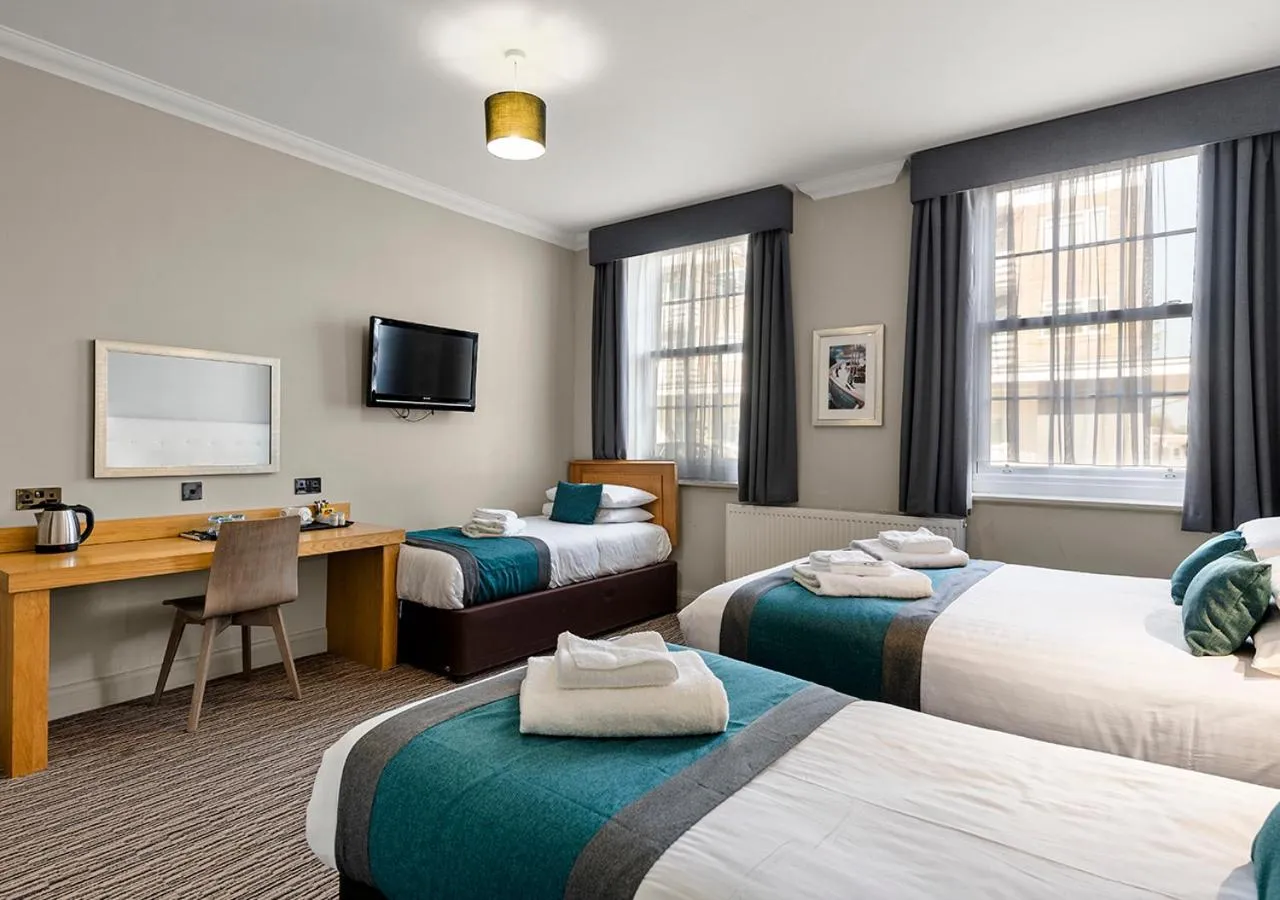 Bedroom, Bed in Kingscliff Hotel Holland on Sea