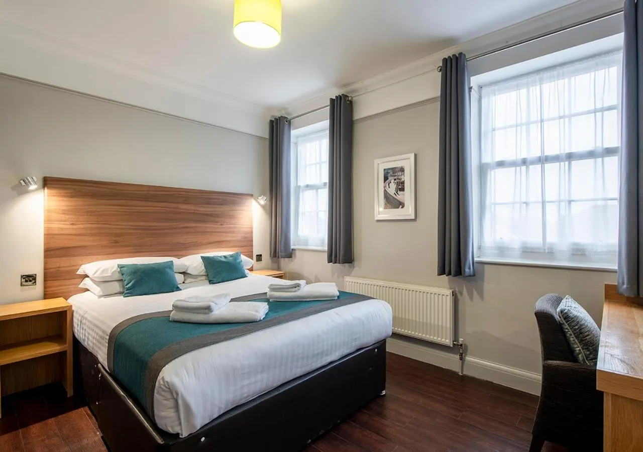 Bed in Kingscliff Hotel Holland on Sea