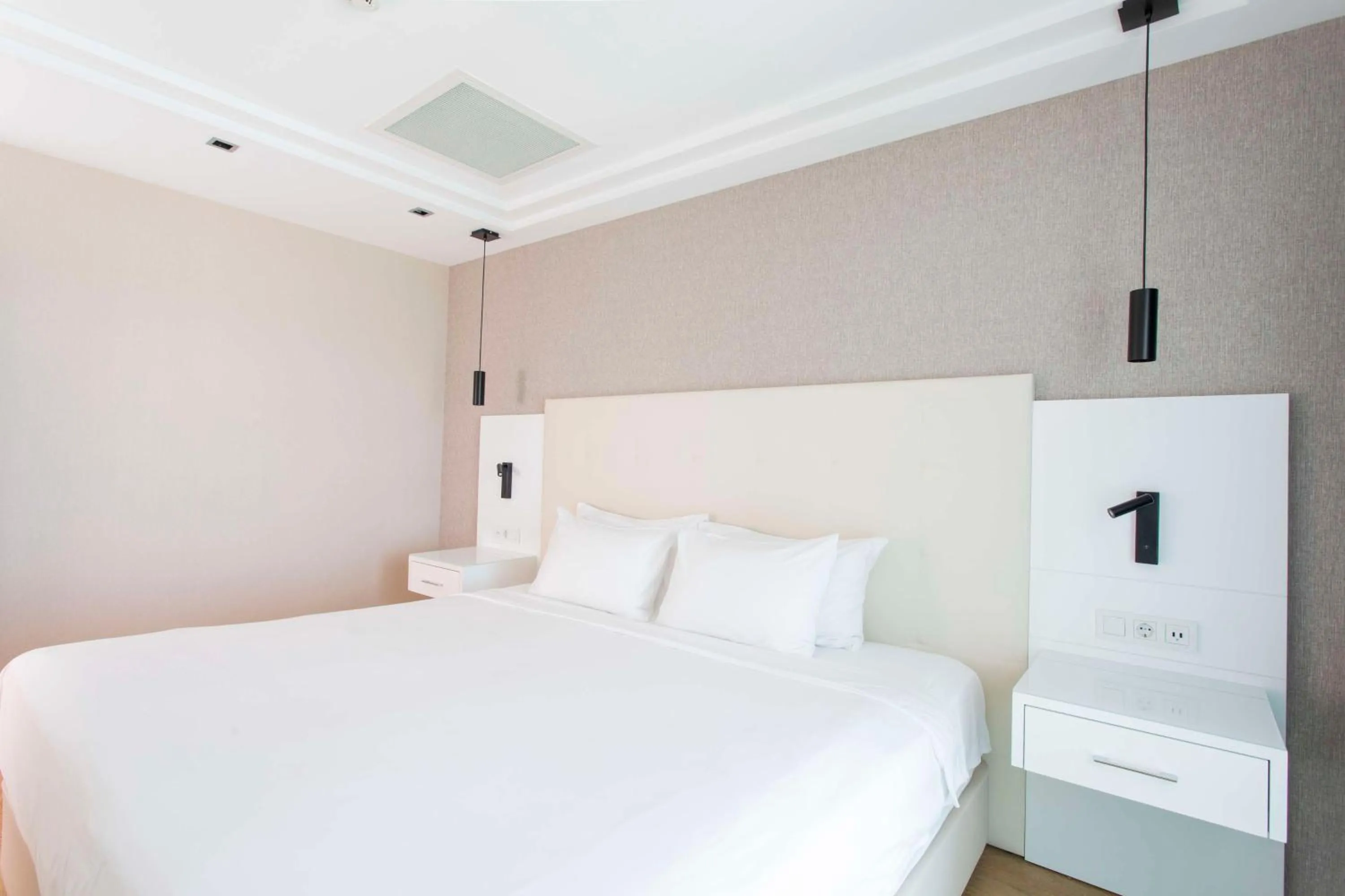 Bed in Radisson Residences Avrupa TEM Istanbul