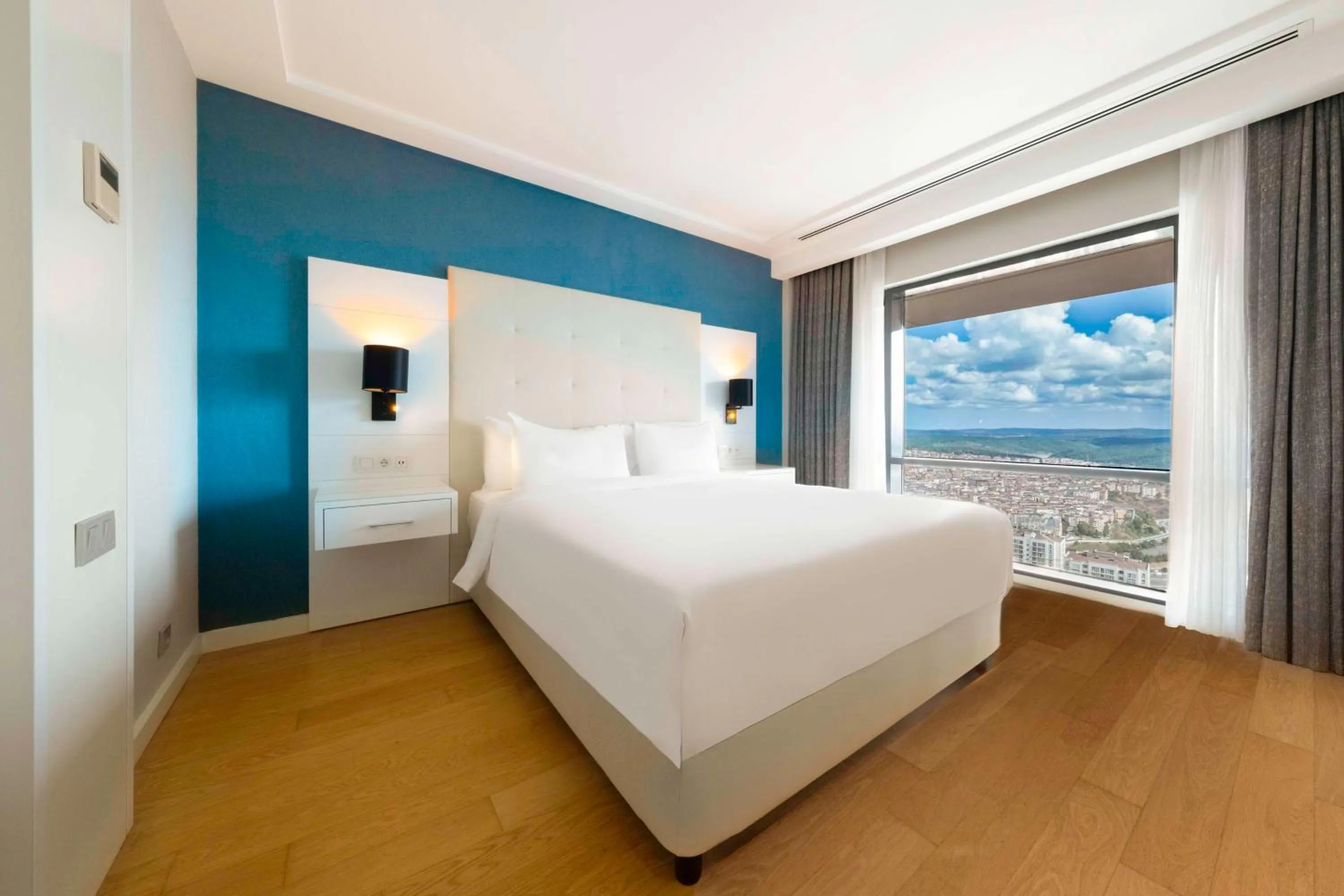 Natural landscape, Bed in Radisson Residences Avrupa TEM Istanbul