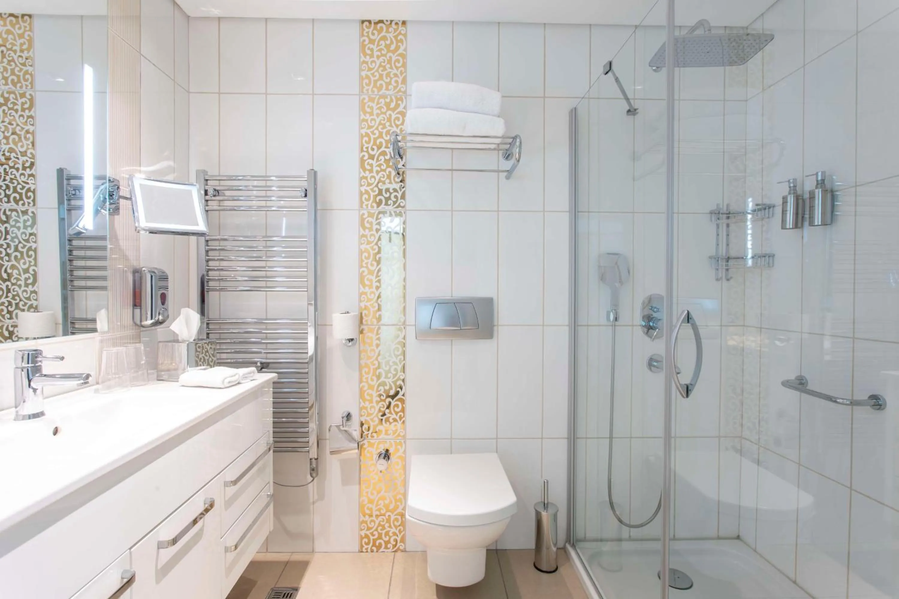 Shower in Radisson Residences Avrupa TEM Istanbul