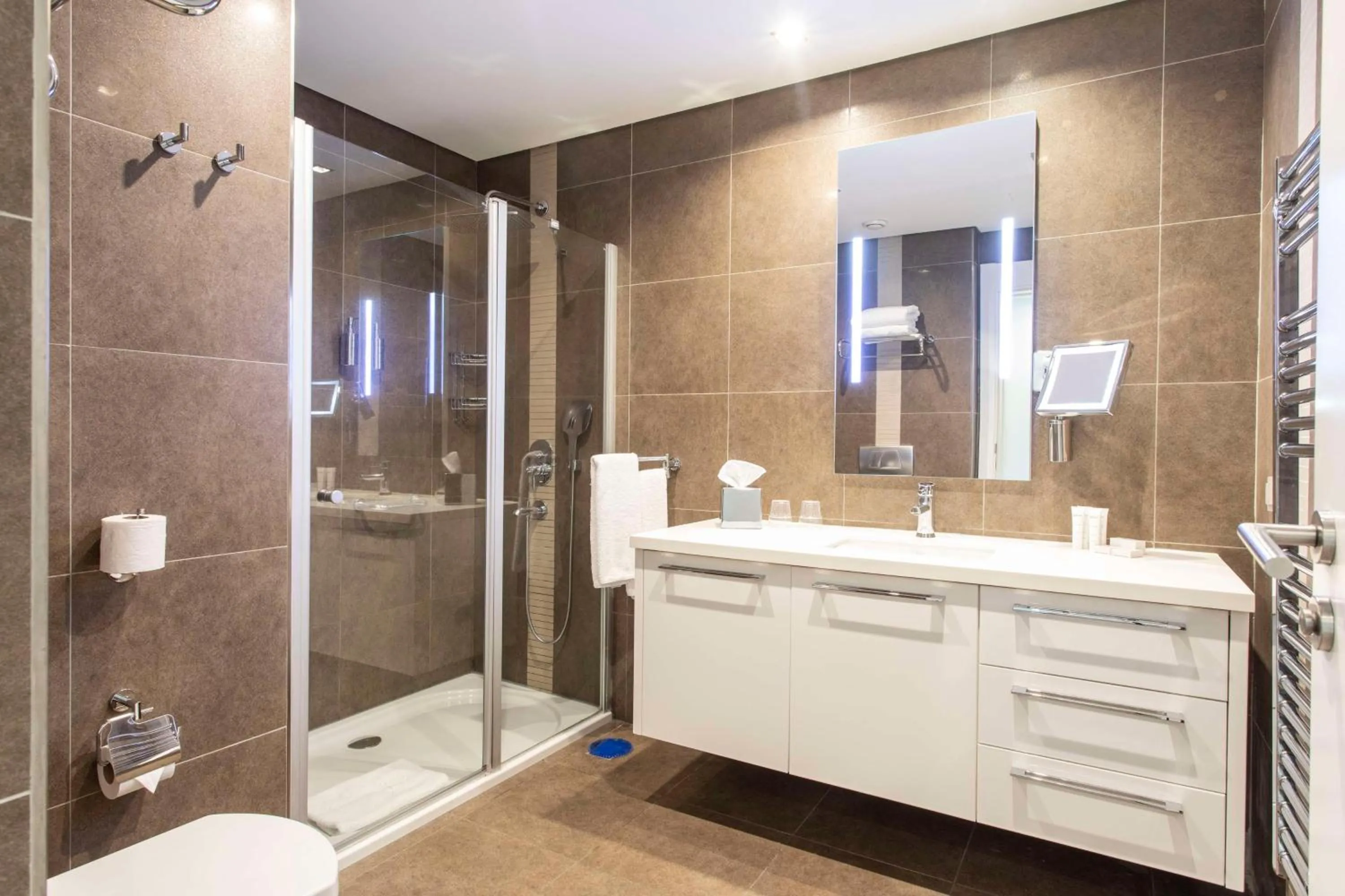 Shower in Radisson Residences Avrupa TEM Istanbul