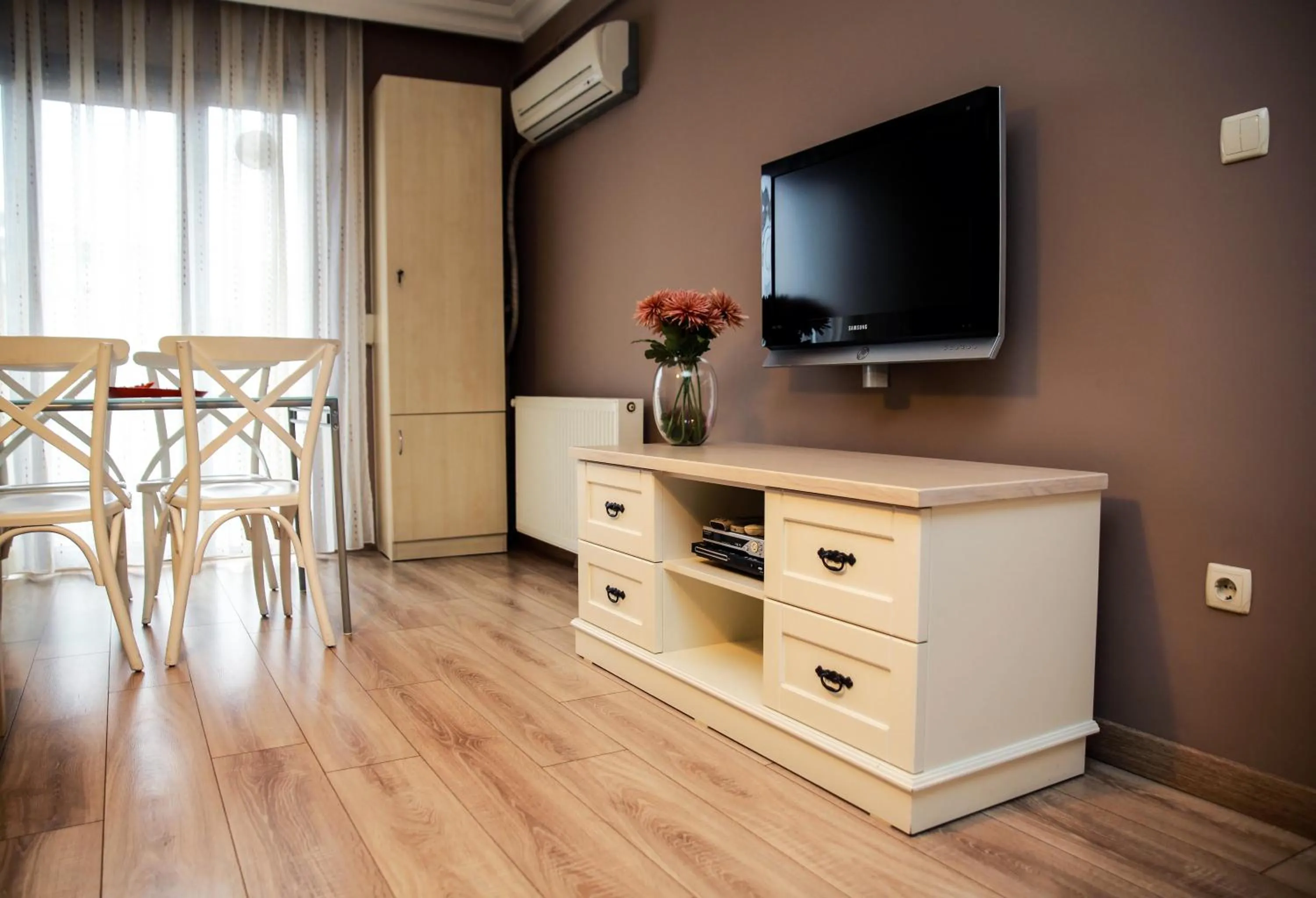 TV and multimedia in Akin Suites