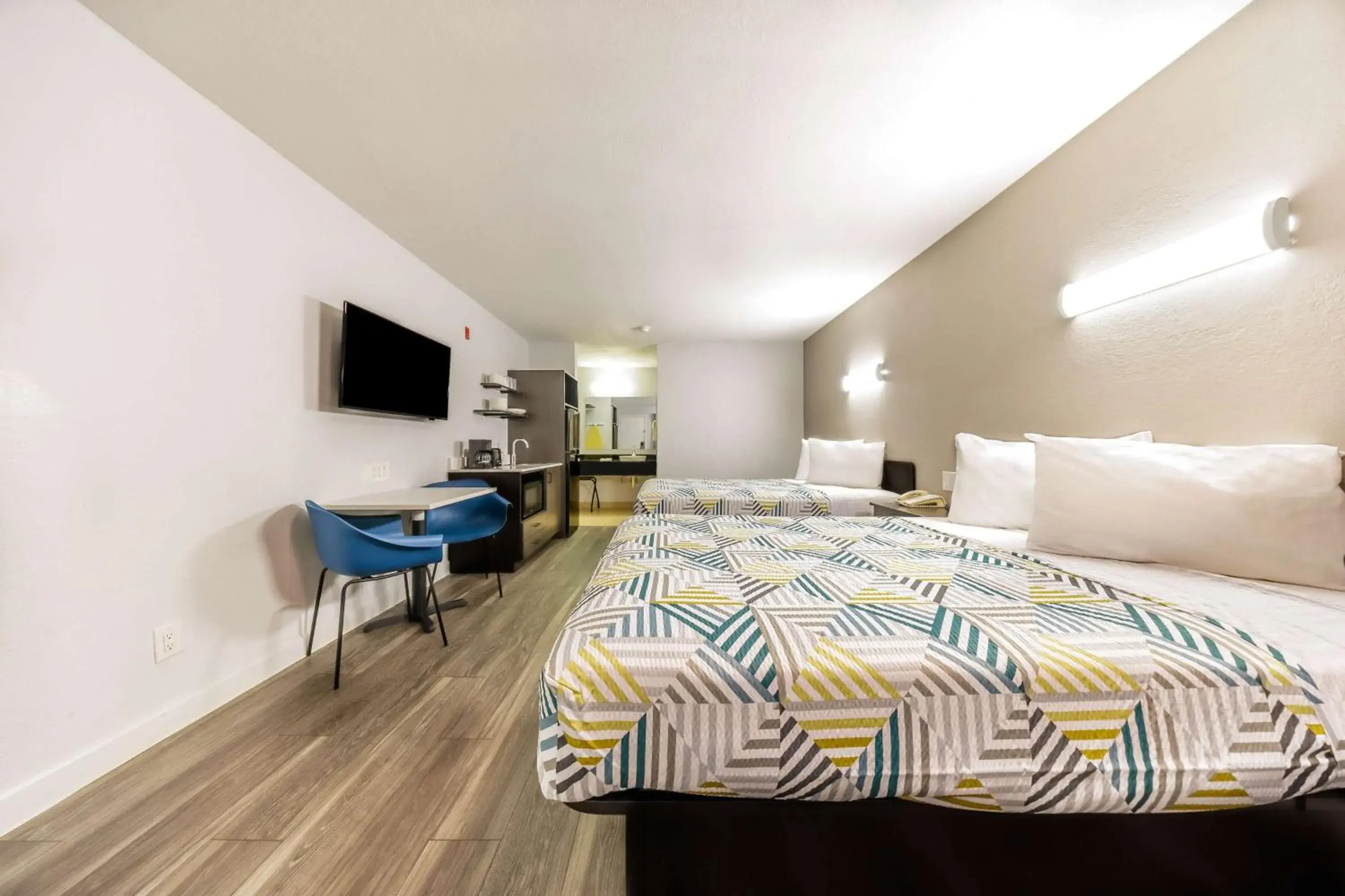 Photo of the whole room, Bed in Studio 6 Fort Worth, TX - Stockyards East Photo of the whole room, Bed in Studio 6 Fort Worth, TX - Stockyards East