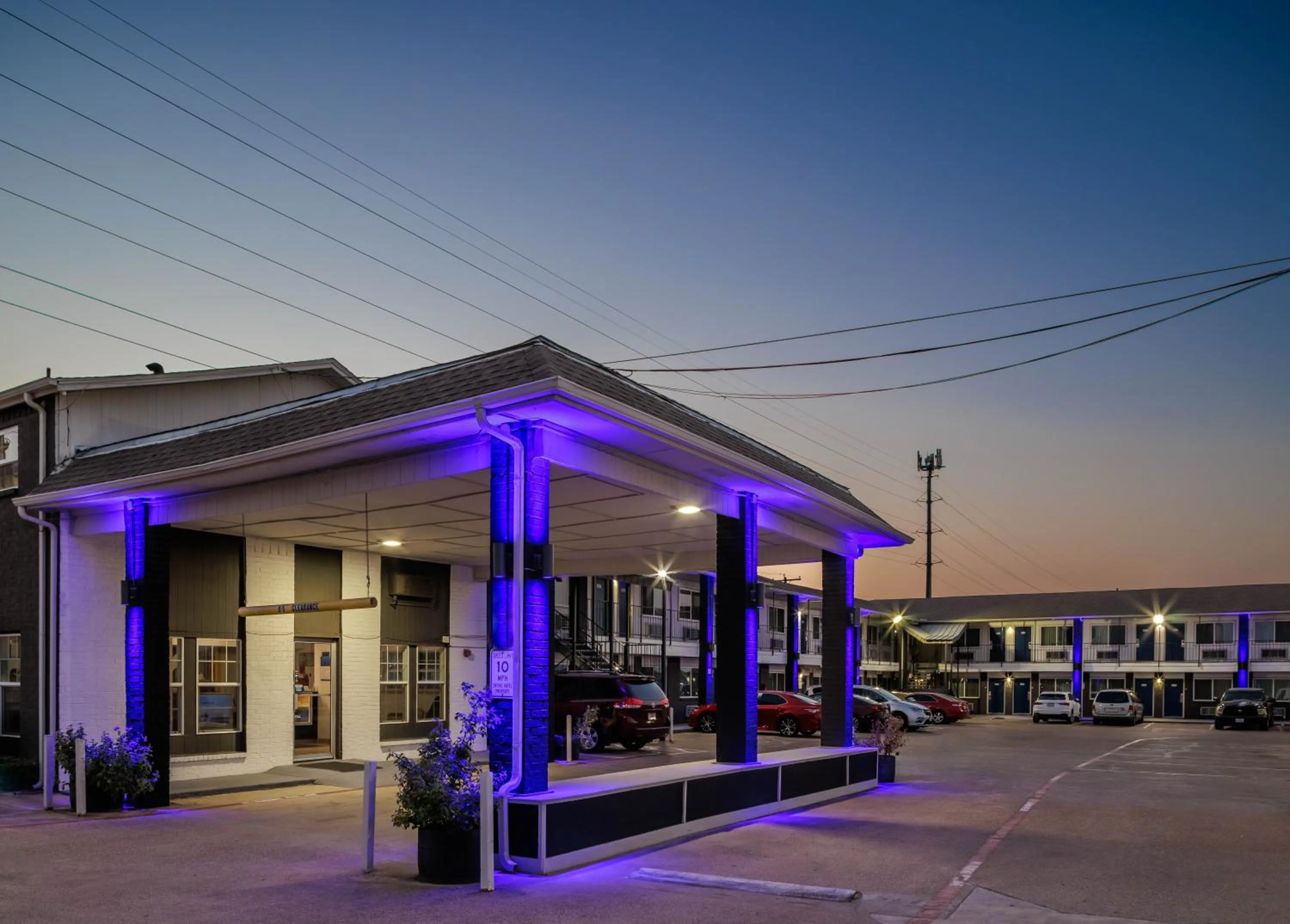 Property building in Studio 6 Fort Worth, TX - Stockyards East