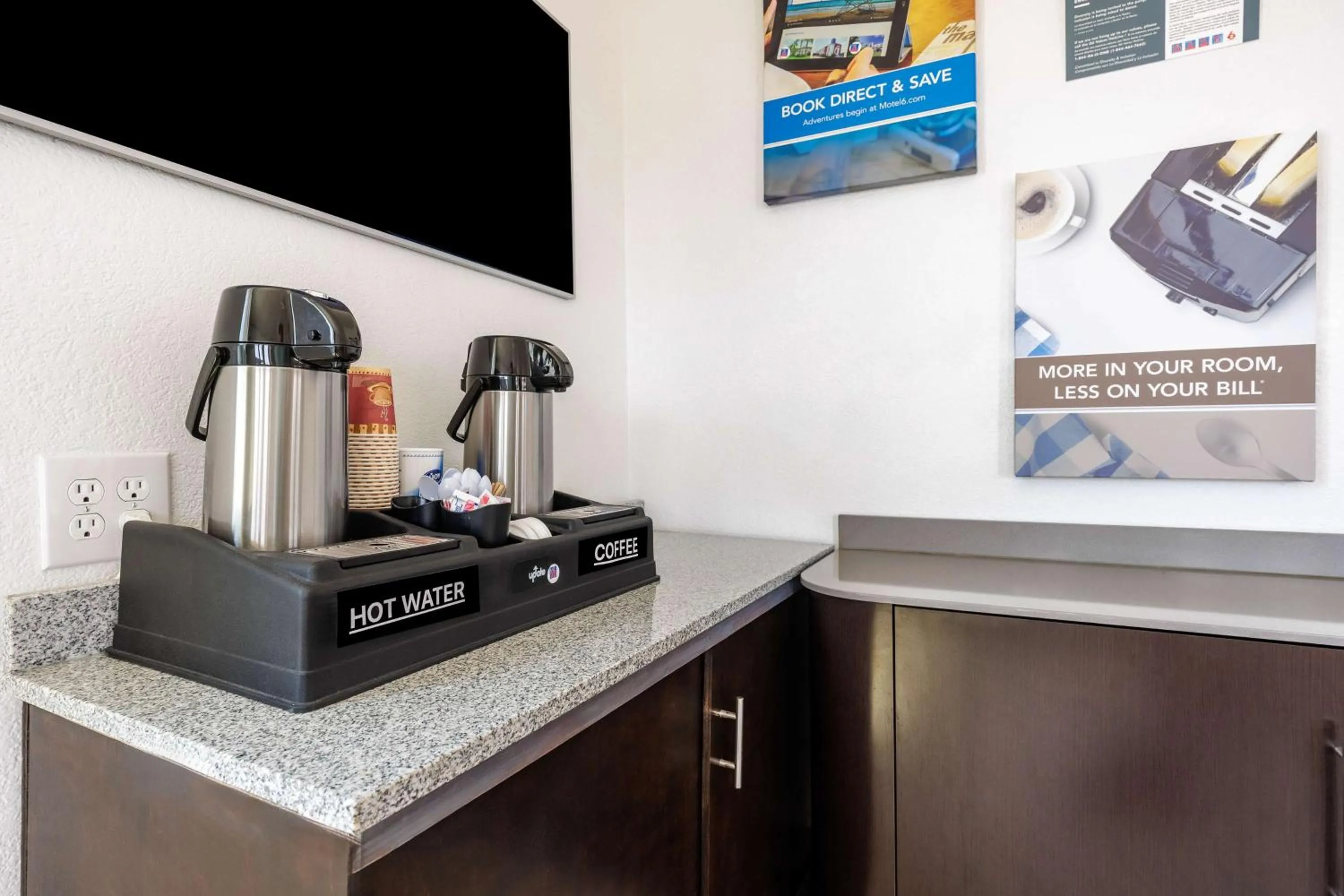 Lobby or reception in Studio 6 Fort Worth, TX - Stockyards East