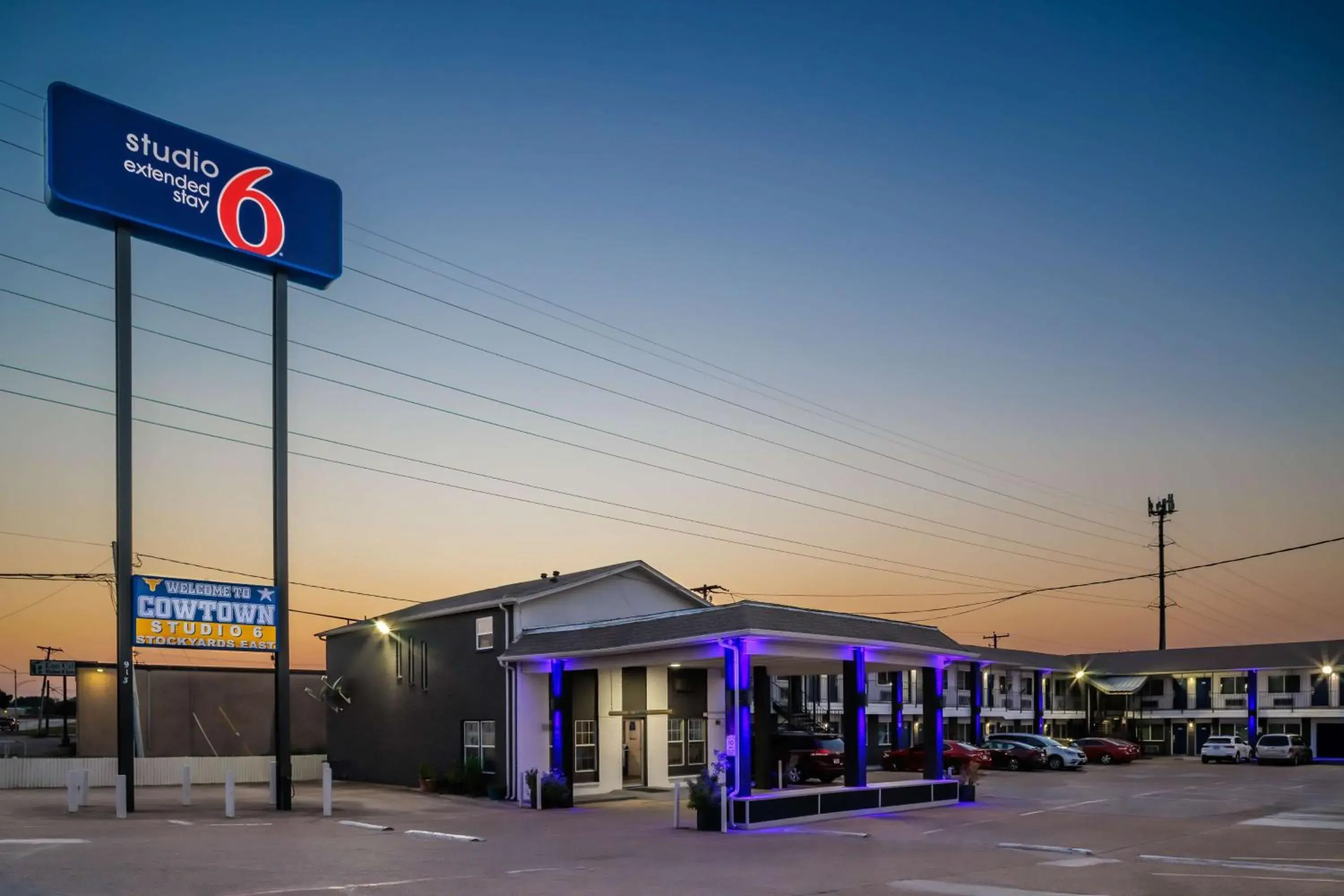 Property building in Studio 6 Fort Worth, TX - Stockyards East Property building in Studio 6 Fort Worth, TX - Stockyards East