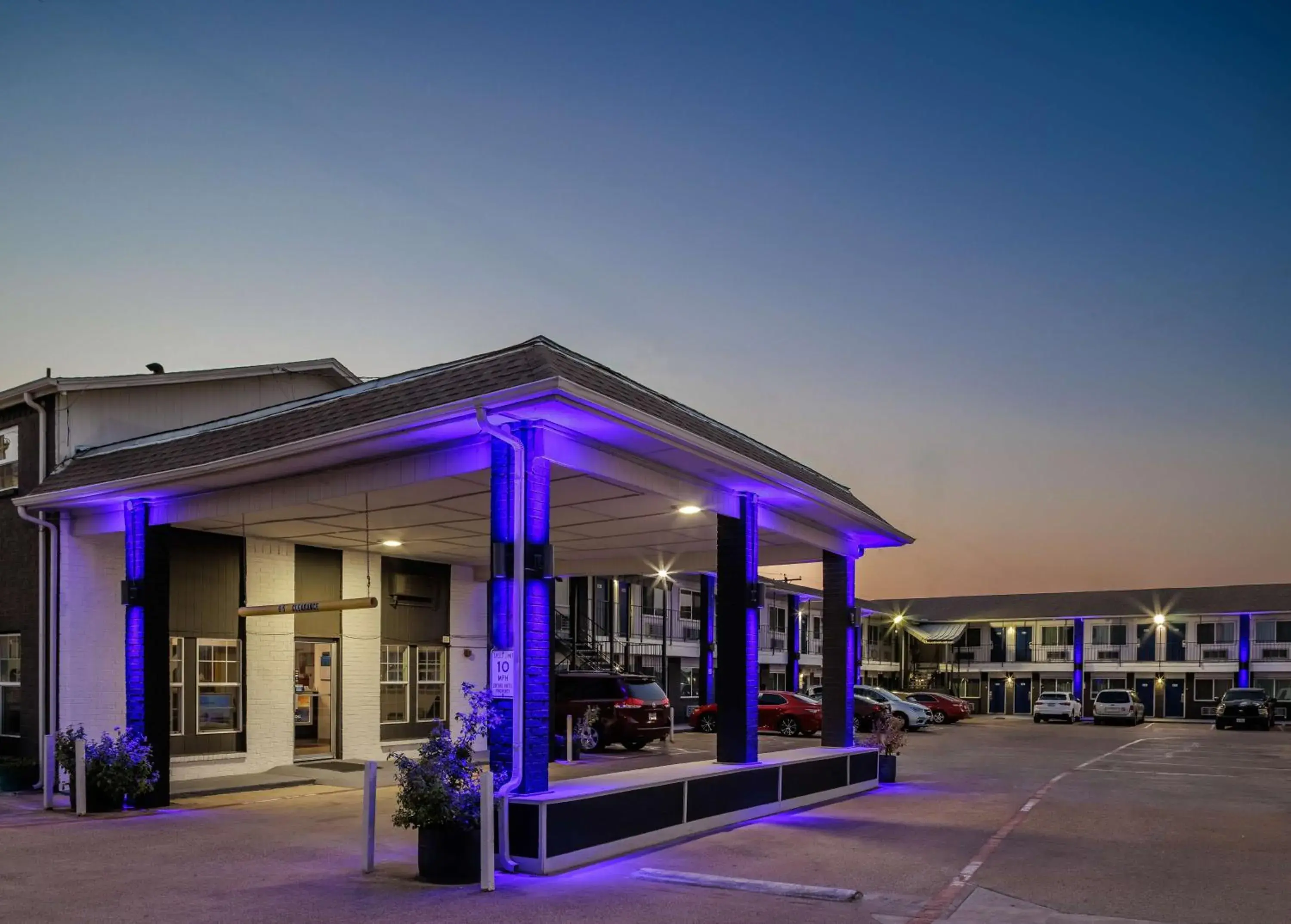 Property building in Studio 6 Fort Worth, TX - Stockyards East Property building in Studio 6 Fort Worth, TX - Stockyards East