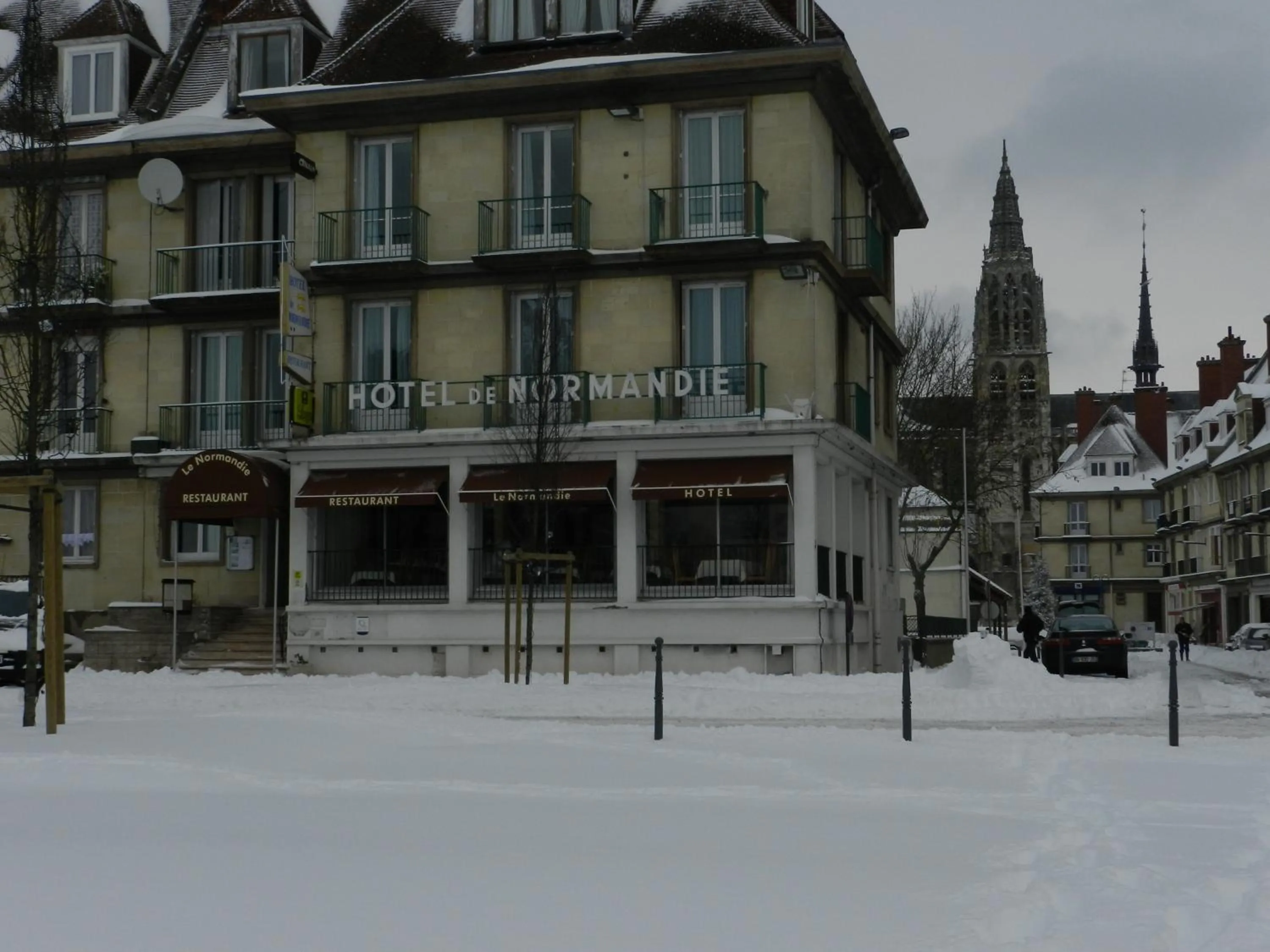 Facade/entrance in Logis Hôtel & Restaurant - Le Normandie