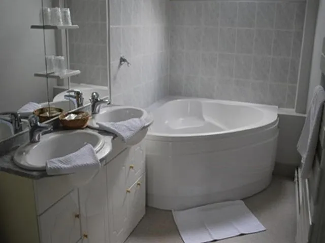 Bathroom in Logis Hôtel & Restaurant - Le Normandie