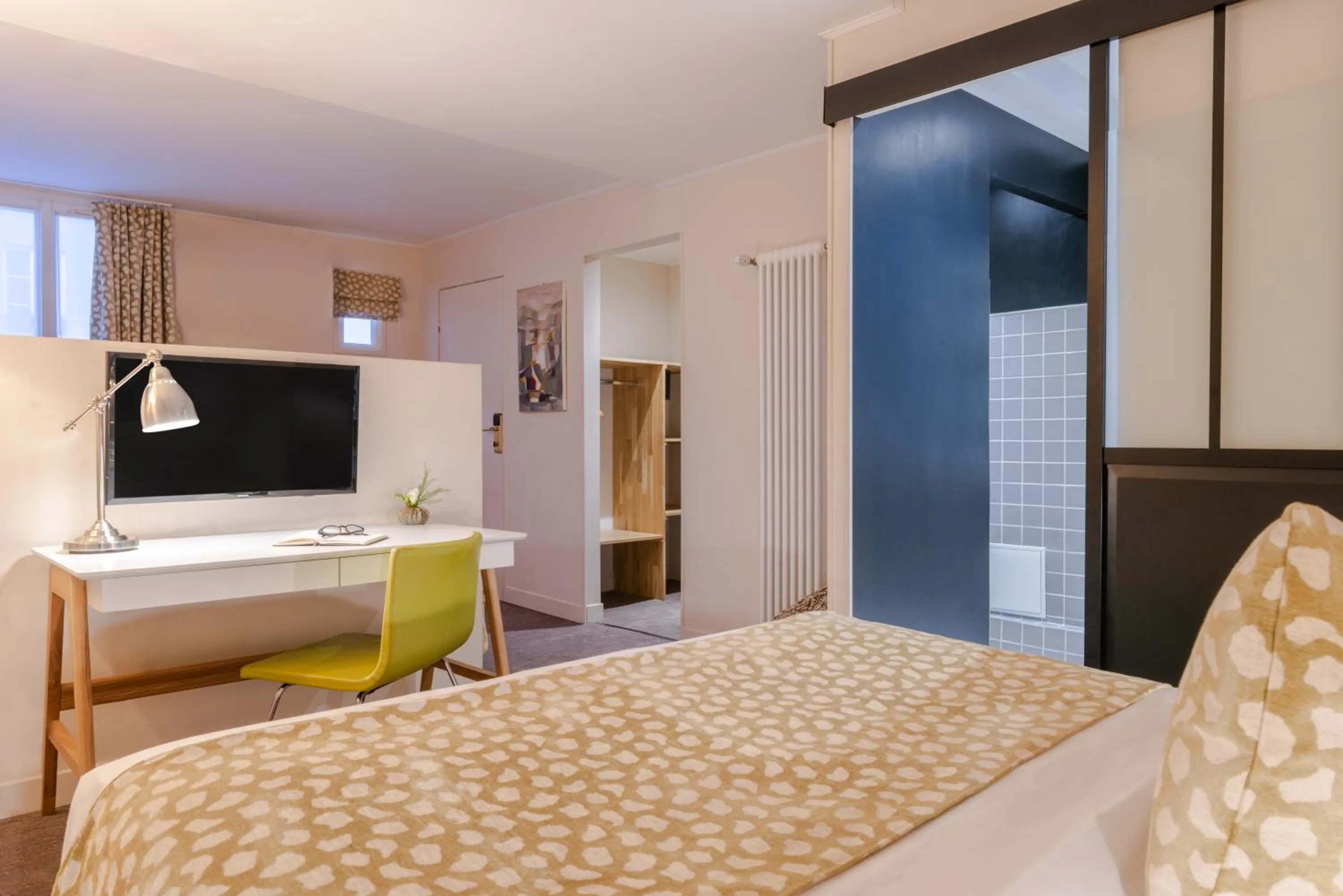 Bed in Hotel 29 Lepic