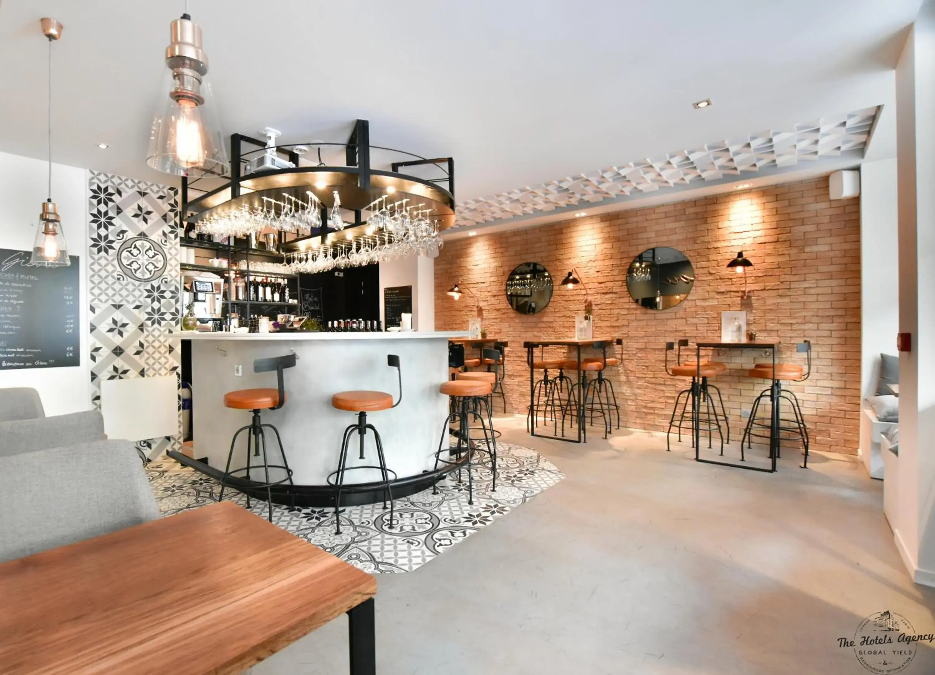 Lounge or bar in Hotel 29 Lepic Lounge or bar in Hotel 29 Lepic