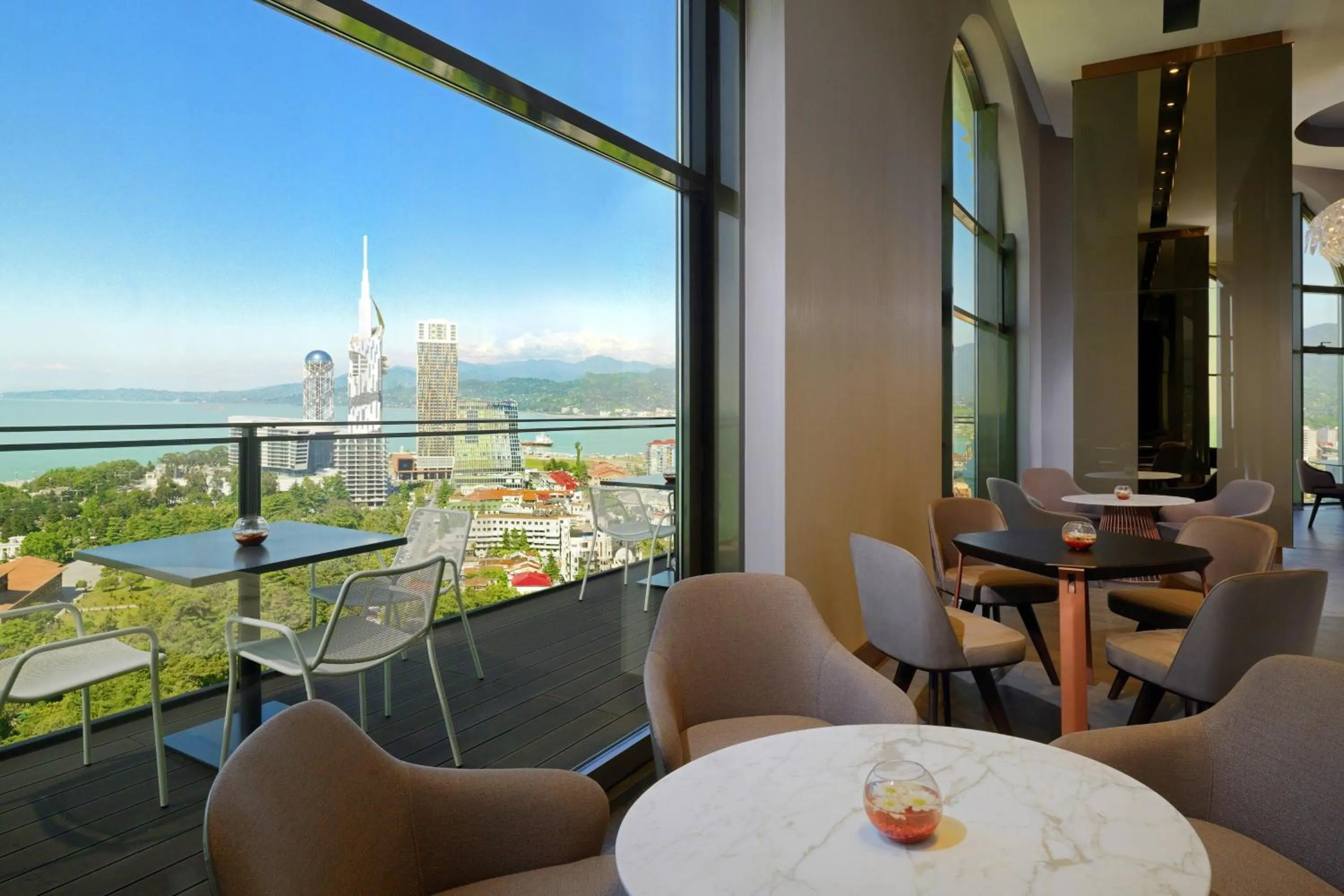 Lounge or bar in Sheraton Batumi Hotel