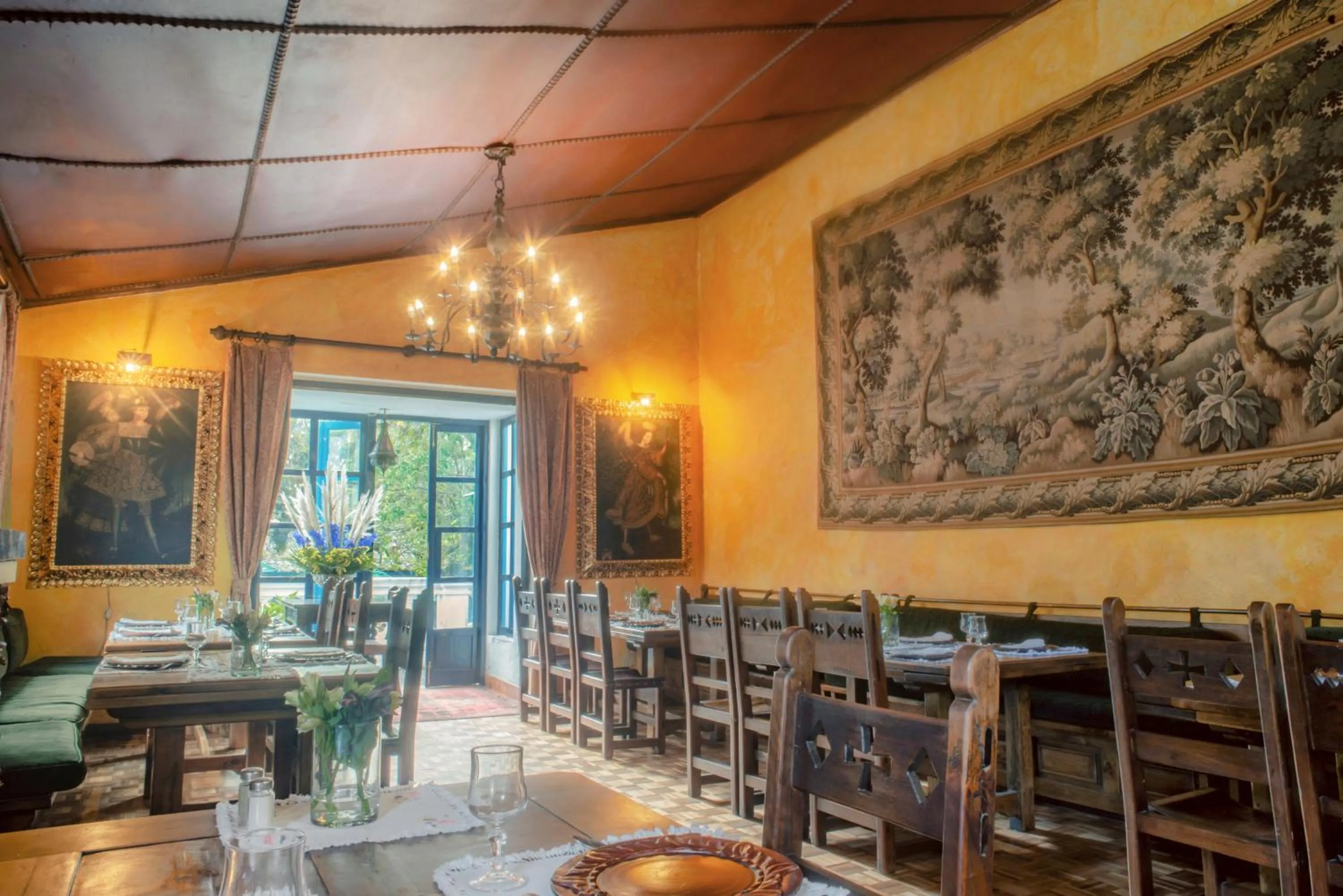 Restaurant/places to eat in Hacienda Cusin