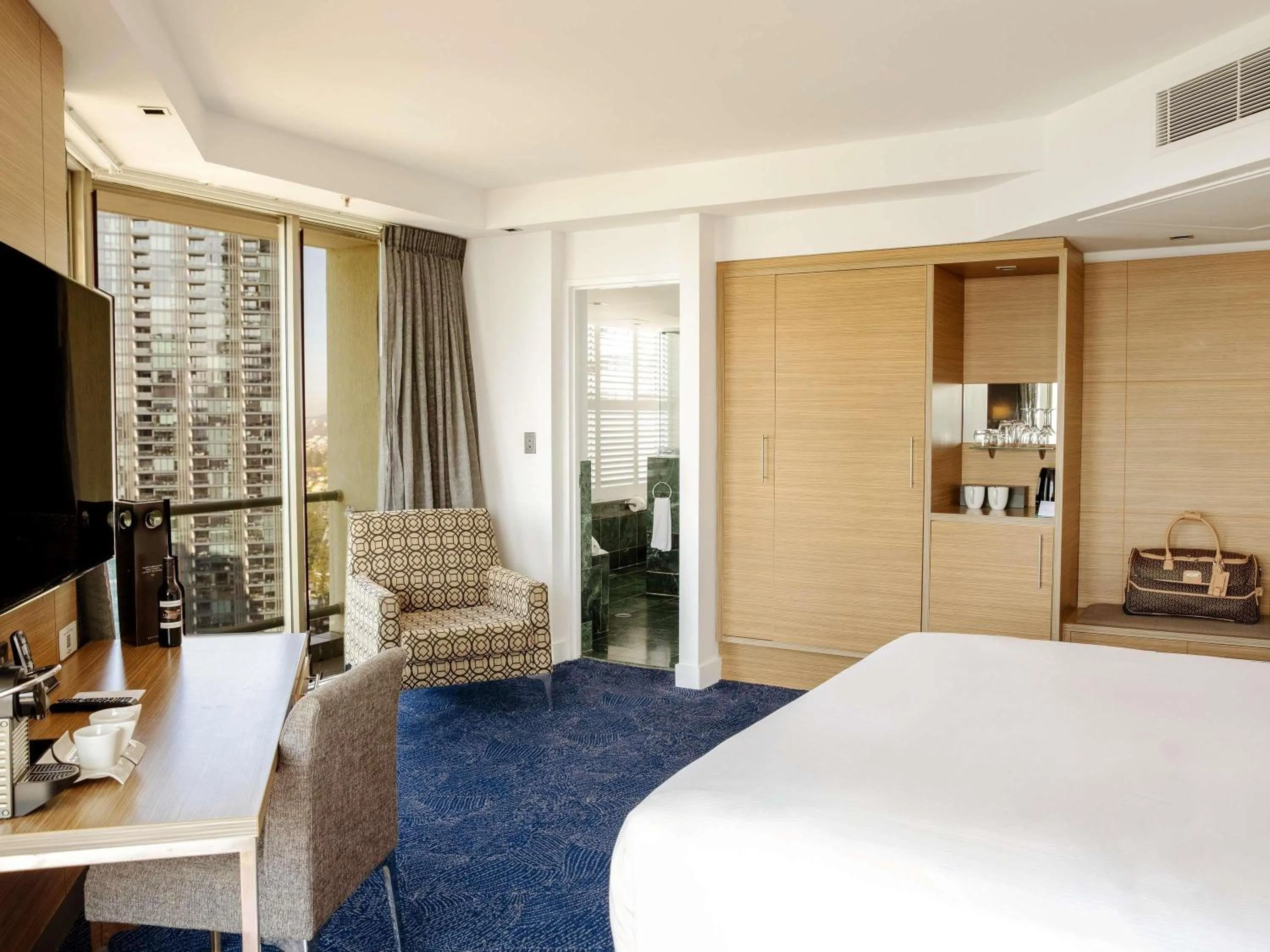 Bedroom, Bed in Sofitel Gold Coast Broadbeach